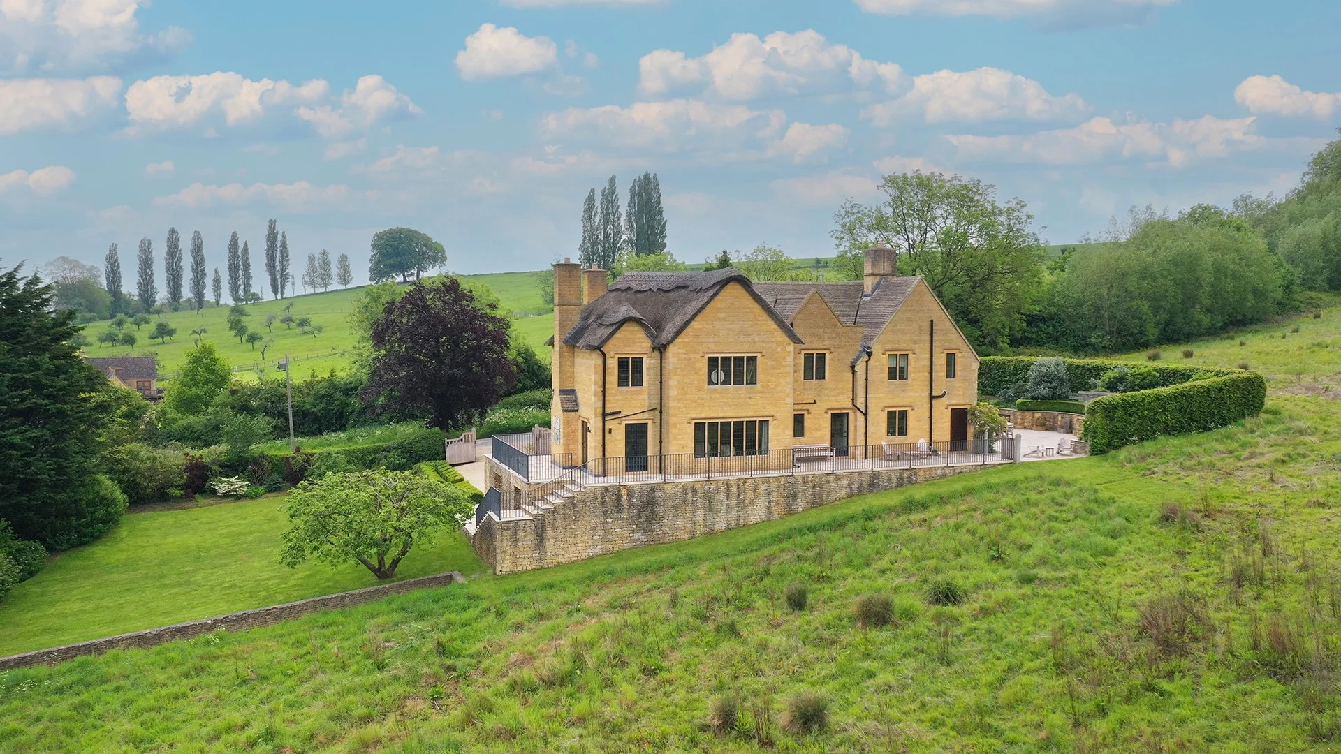 Elkstones is an elegant, thatched house in The Cotswolds, just a short walk from the picturesque town of Chipping Campden in Gloucestershire.