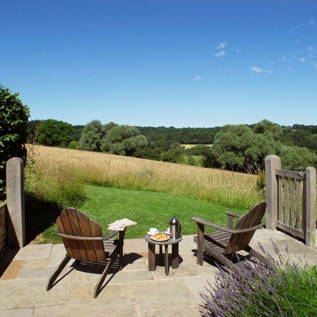 Spring is a lovely time to visit the Cotswolds: days are getting warmer, the flowers are blooming and we start to move to al fresco dining. We still have plenty of availability in May at our stunning property Elkstones, in Chipping Campden. Please co
