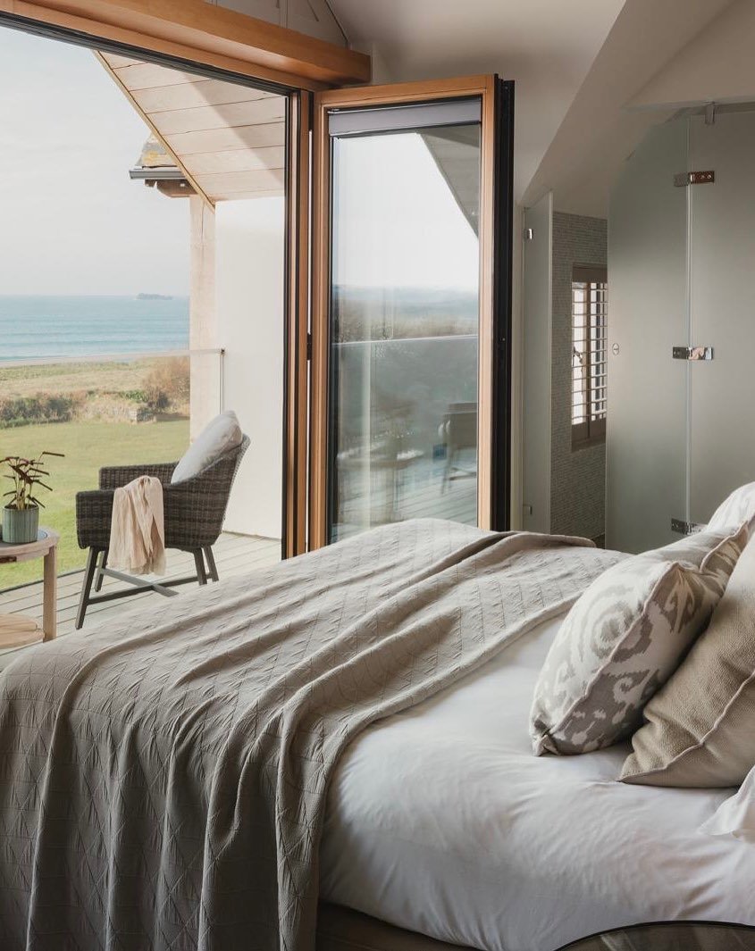 Enjoy untamed coastal views, luxury interiors and thoughtfully curated art, this June.

Where better to soak up the longest day and shortest night, with the promise of warmer days. 

#littlepolgarron #boobysbay #padstow #padstowcornwall #lastminutest