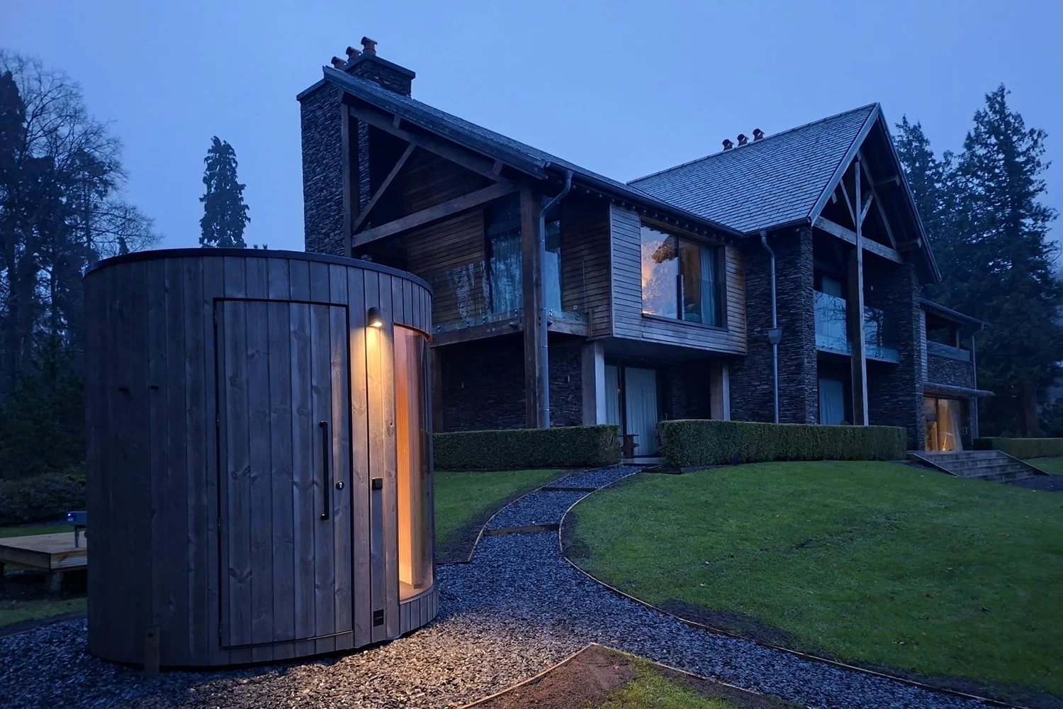 simon-escapes-grey-gables-lake-windermere-lumipods