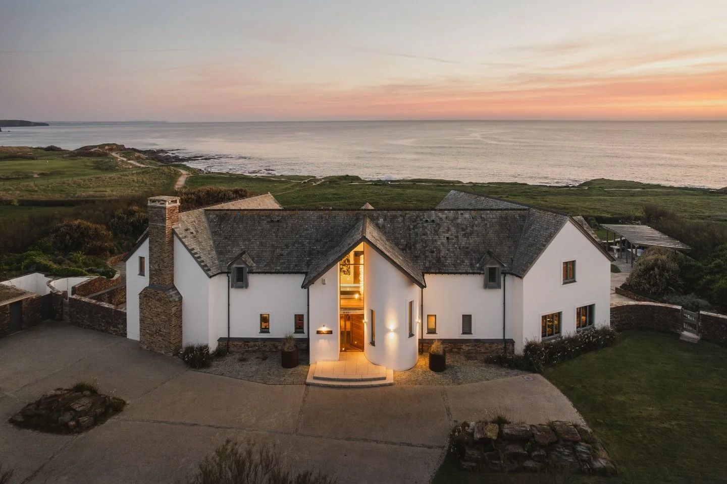Escape to Cornwall with a stay at Little Polgarron&hellip;

Renowned for its design-led interiors, relaxing ambience, and perfectly situated on the coast of one of Cornwall&rsquo;s most coveted beaches, Booby&rsquo;s Bay. 

Enquire now at simonescape