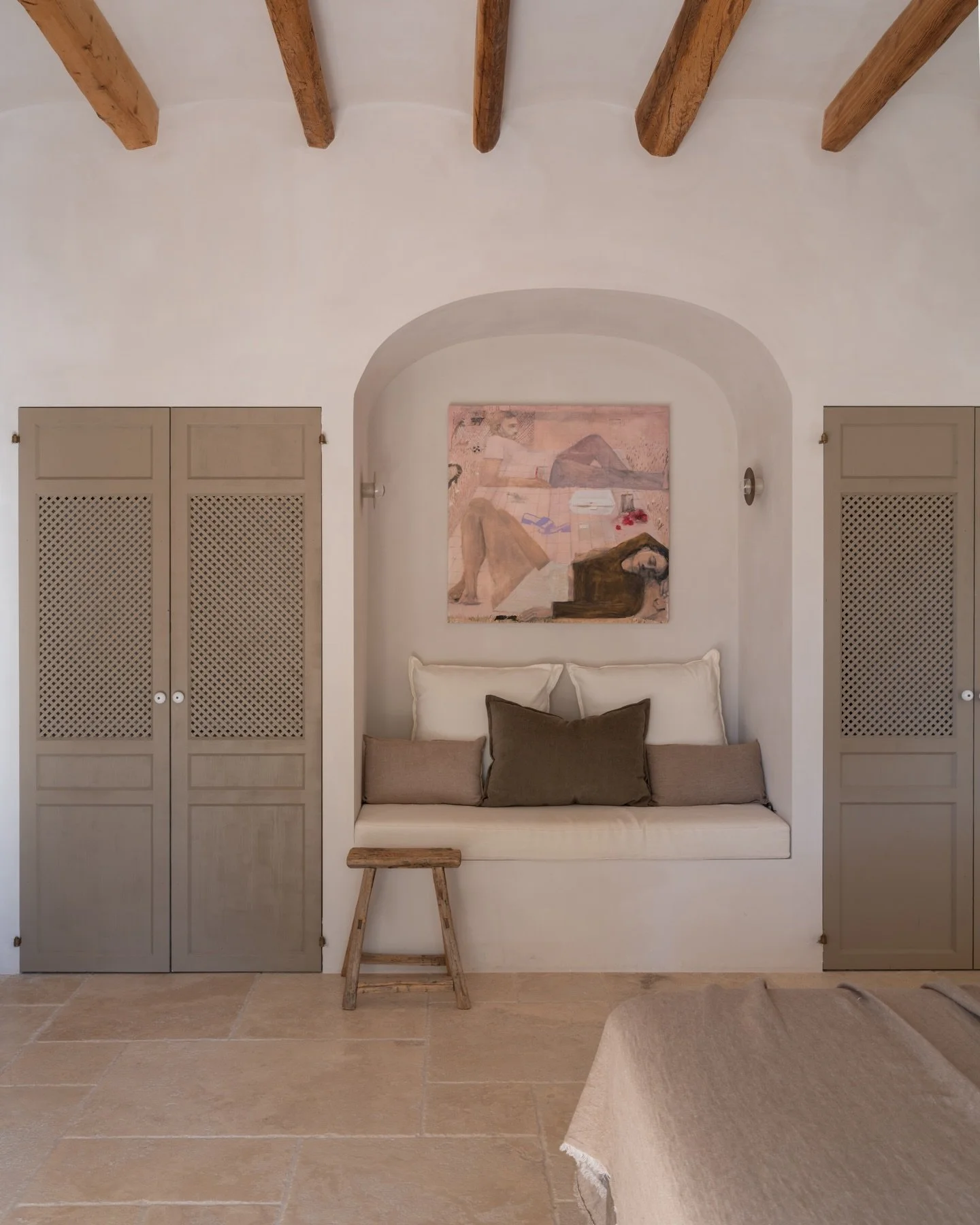 Art curation at Sa Milana, newly installed for 2026.

#artfulliving #artcuration #deiamallorca #2026travel #luxurytravel #luxuryvilla #luxuryinterior