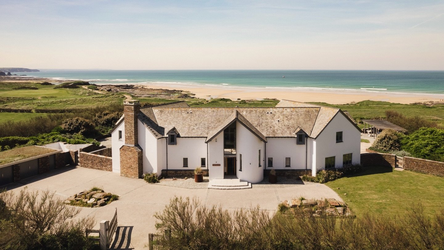 Escape to one of North Cornwall&rsquo;s most desirable locations this Spring/Summer - Little Polgarron is located next to the prestigious Trevose Head golf course and just a few minutes&rsquo; walk from the beach at Booby&rsquo;s Bay.

Accommodating 