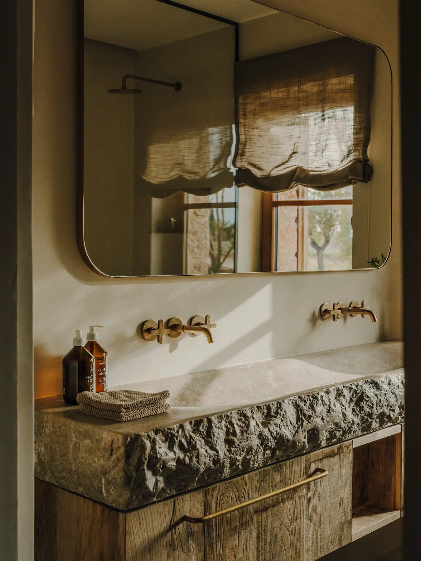 A further 2 ensuite bedrooms are located on the ground floor with terrace and countryside views and 2 ensuite bedrooms are situated on the lower ground level, each with private English patio.