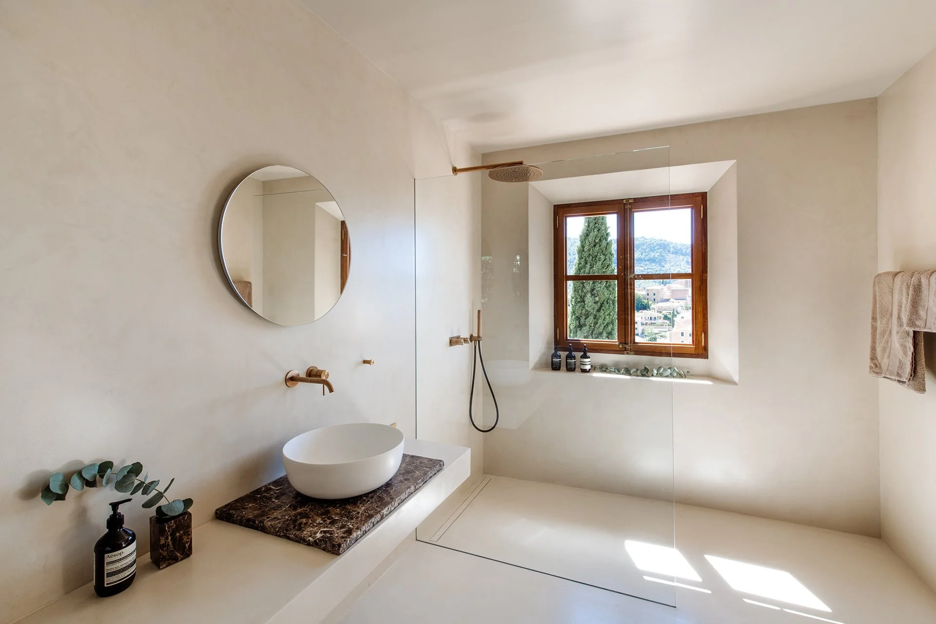 .All have fabulous mountain and village views with en-suite stone, slate and marble shower rooms.