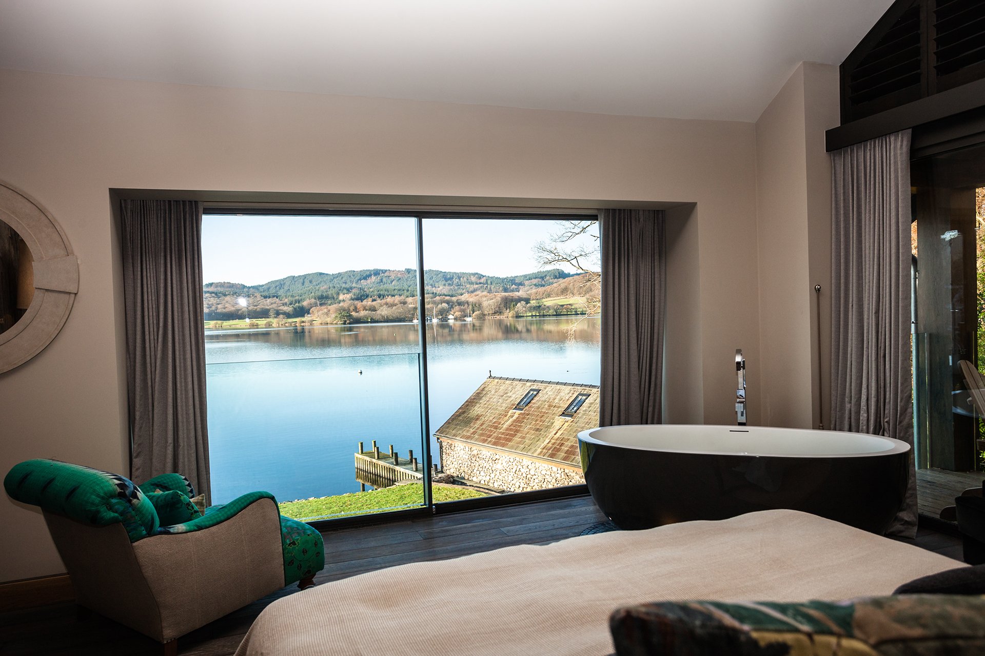 There are five en-suite bedrooms with floor-to-ceiling windows, four of which have uninterrupted lake views. Three have balconies. Each has a ViSpring bed, two of which can be made up as twins. 