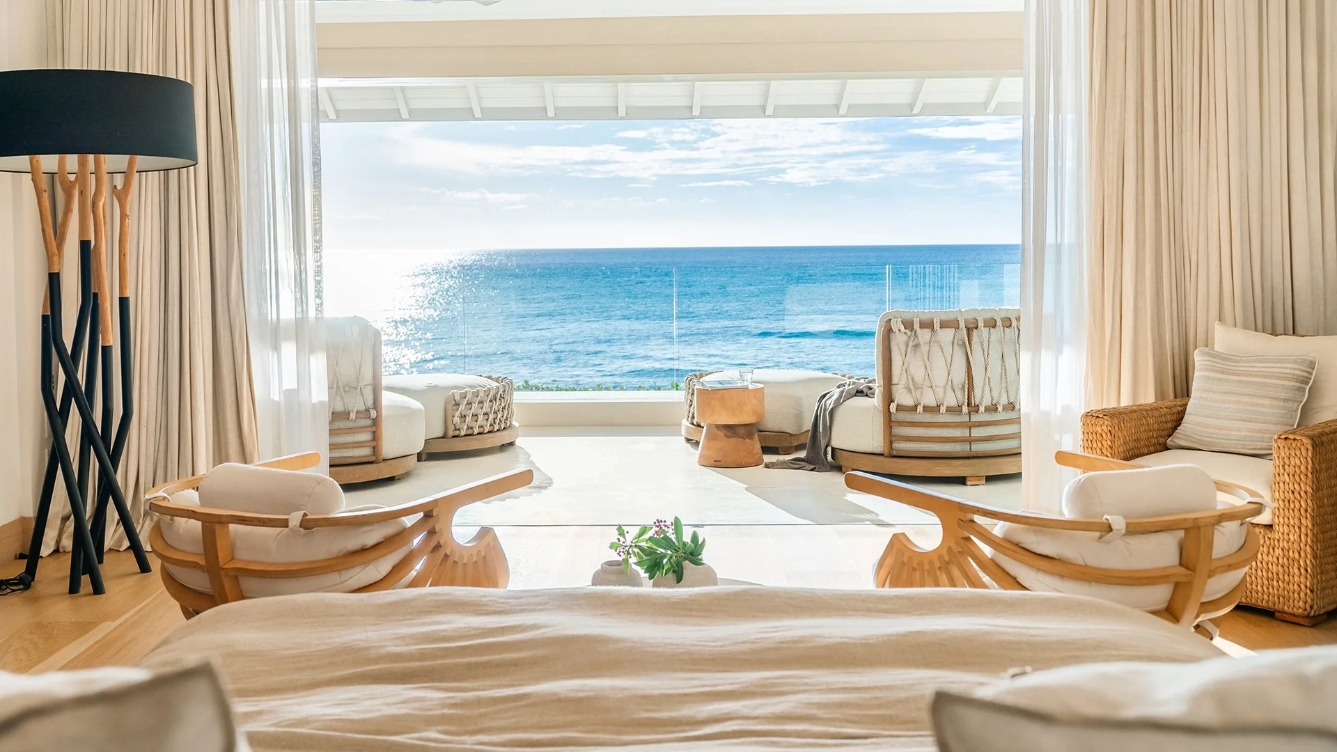 Gated ensuring total privacy, this luxury villa combines modern comforts with stylish living. Godings Beach House is in the parish of St. Peter on the West Coast of Barbados, a region called the Platinum Coast. Enquire now to stay at Godings. 