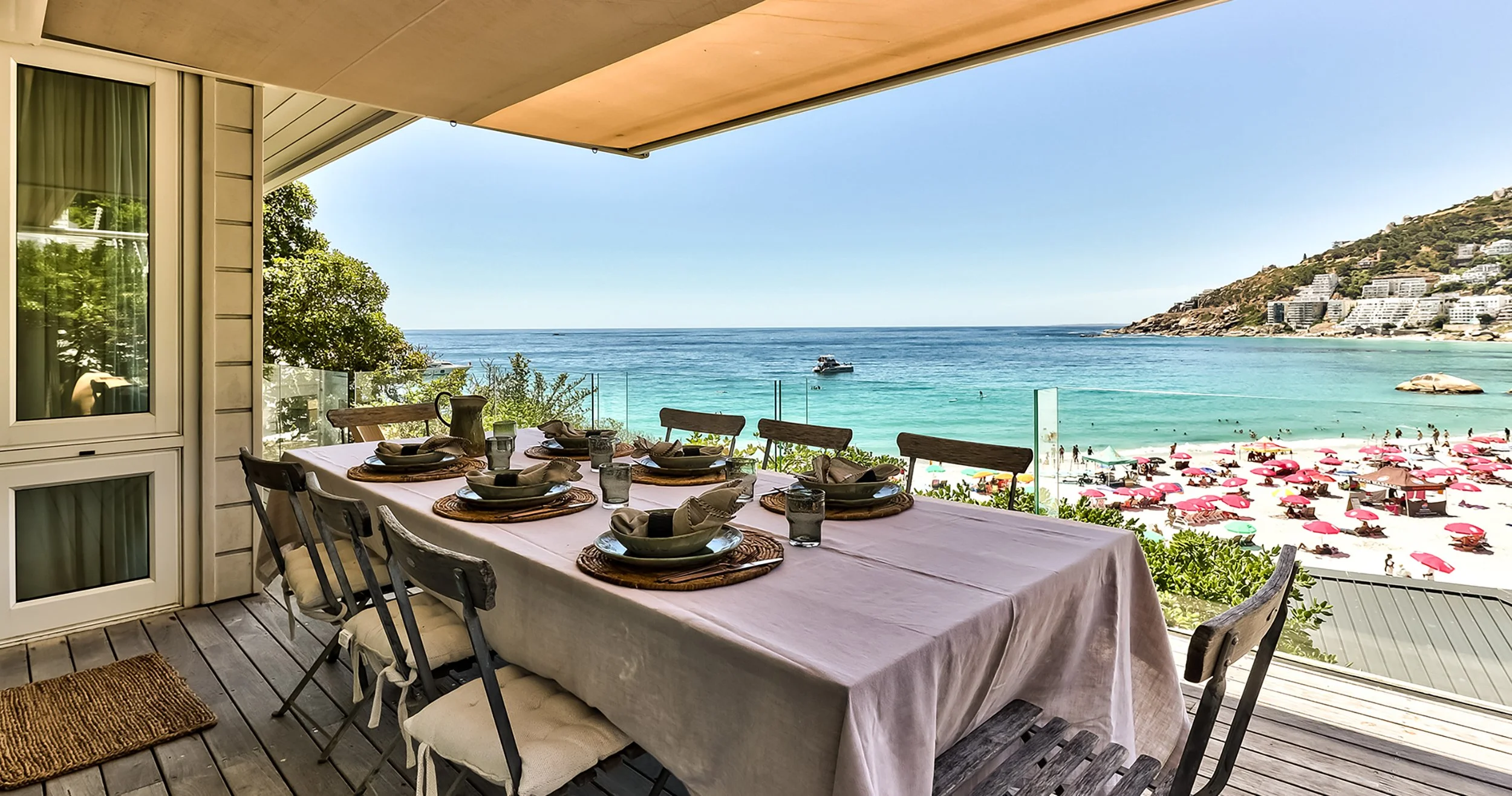 This perfectly positioned beach house, sits on South Africa’s most fashionable beach, in the shadow of the distinctive peak of Lions Head. Providing luxurious beachfront living and stunning sunset views.