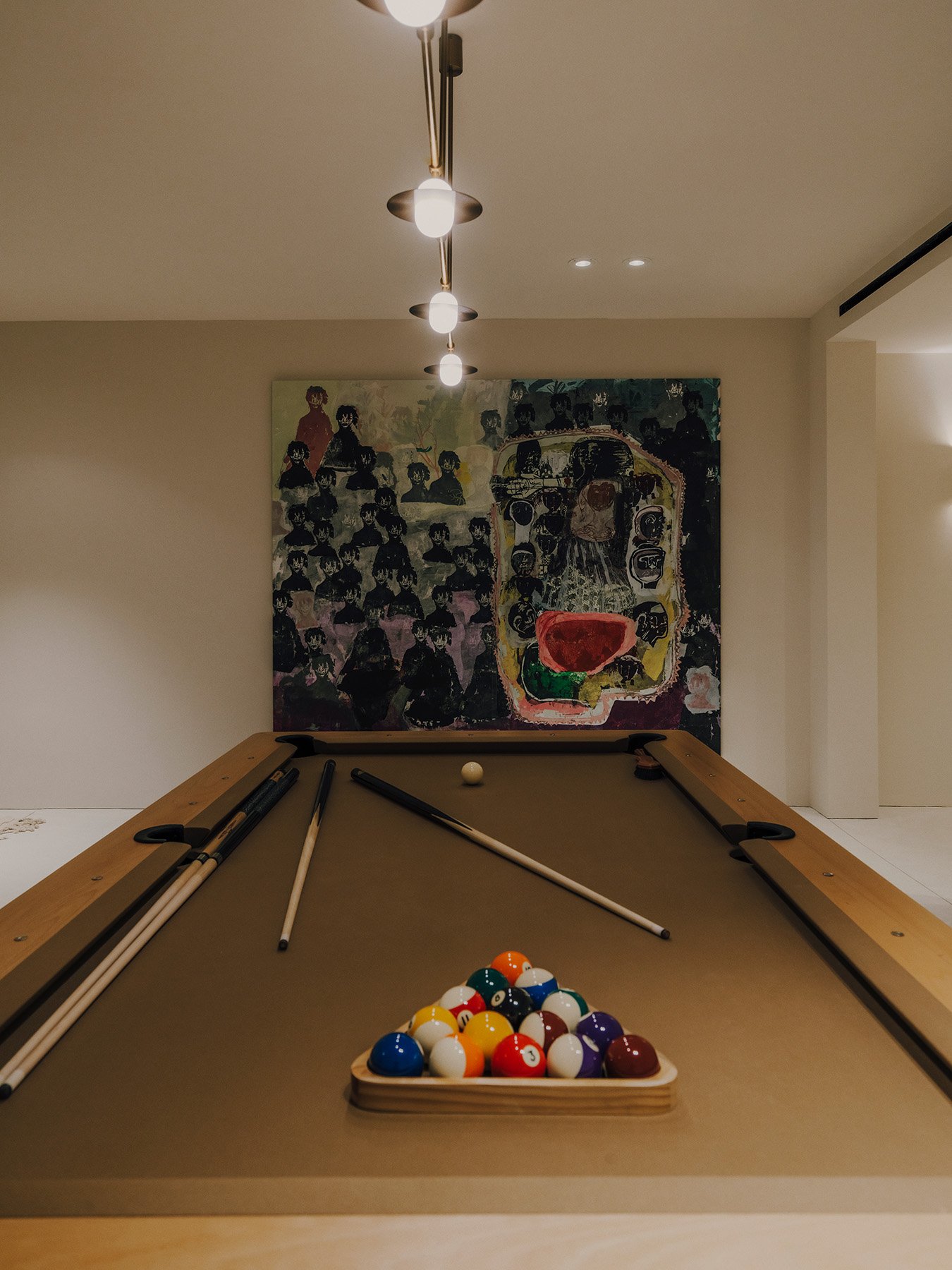 Offering exceptional lifestyle amenities, including a private gym, equipped with Peloton, rower and free weights, a panoramic countryside-view sauna, a dedicated cinema and games room on the lower ground floor, and beautifully designed spaces for bot
