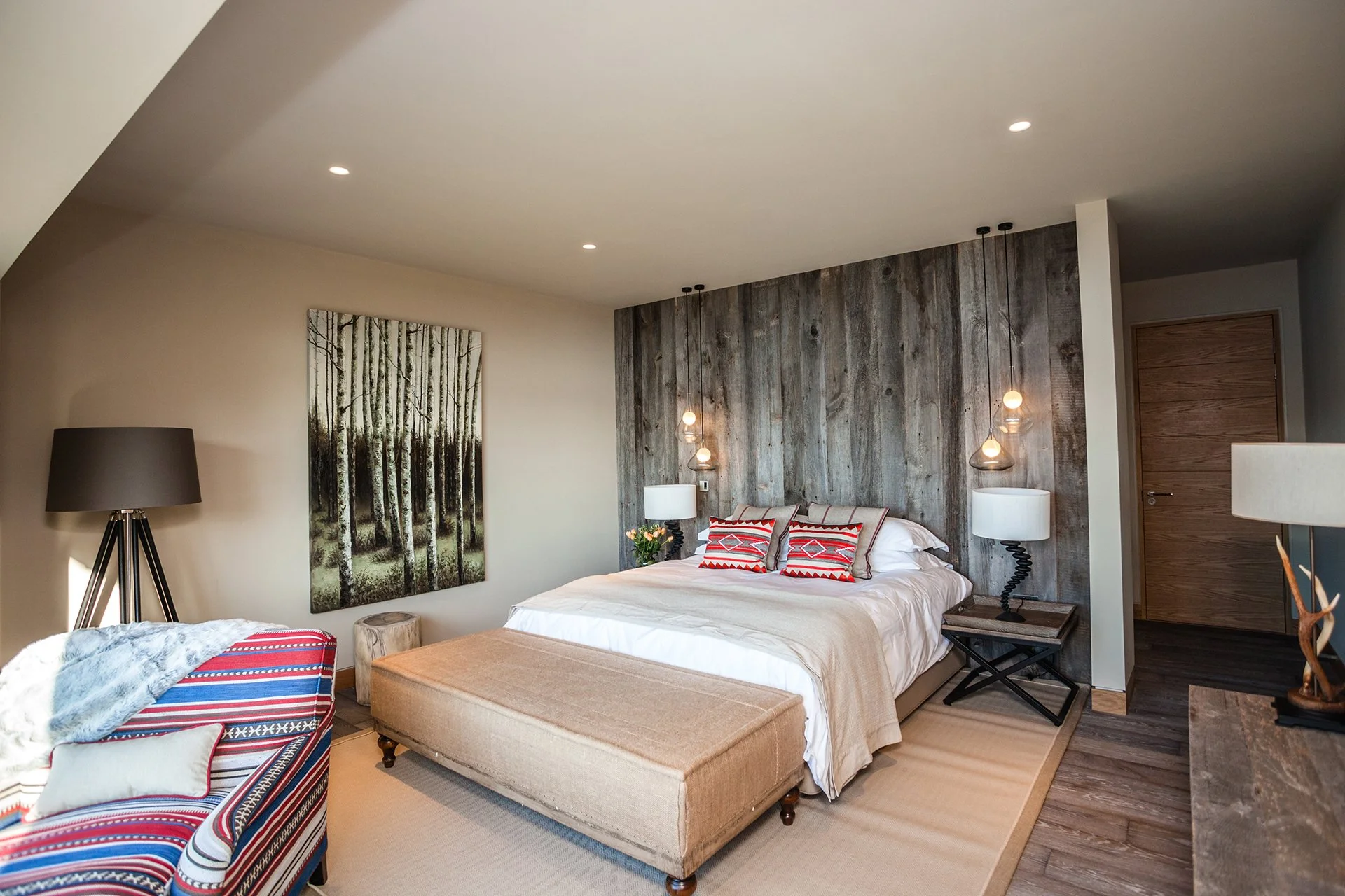 There are five en-suite bedrooms with floor-to-ceiling windows, four of which have uninterrupted lake views. Three have balconies. Each has a ViSpring bed, two of which can be made up as twins. Escape to Grey Gables for a wellness reset.