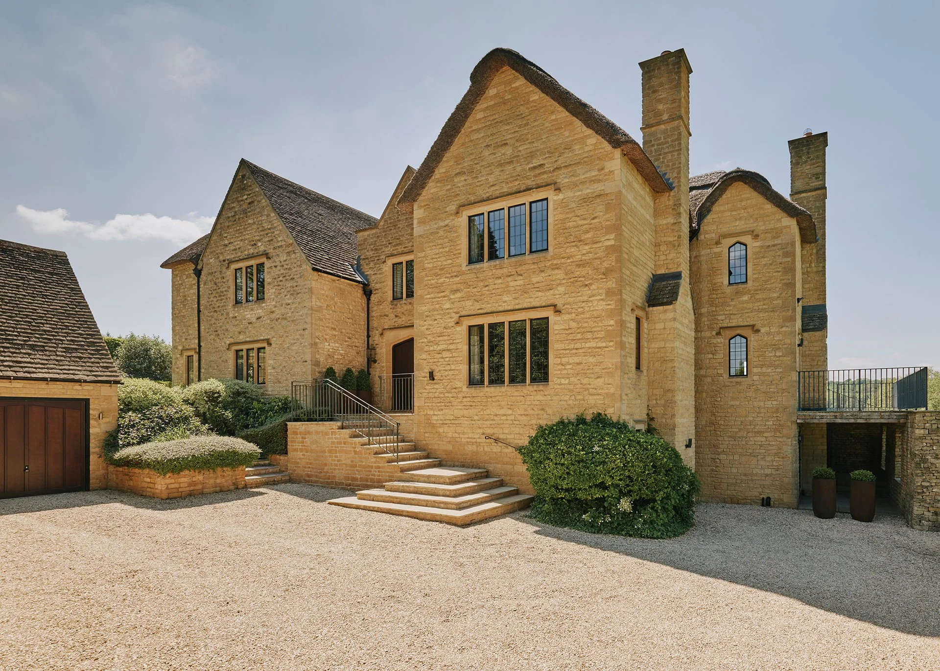 Elkstones is an elegant, thatched house in The Cotswolds, just a short walk from the picturesque town of Chipping Campden in Gloucestershire.