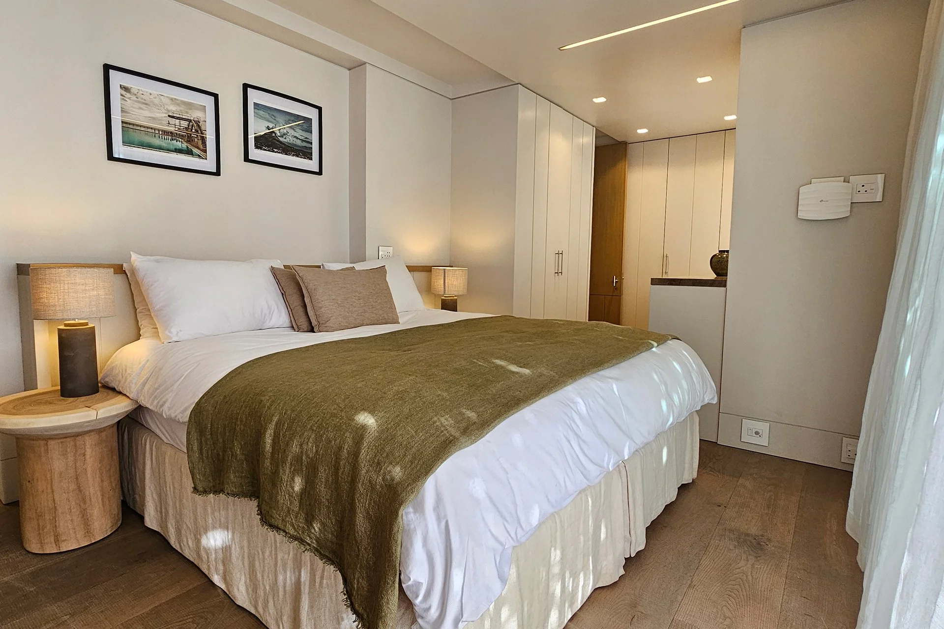 Each of the three bedrooms has an en suite bathroom, king-size bed and access to outside decked areas through floor-to-ceiling windows. The master bedroom has a spacious bathroom with contemporary freestanding oval bath. Escape to Cape Town now. 