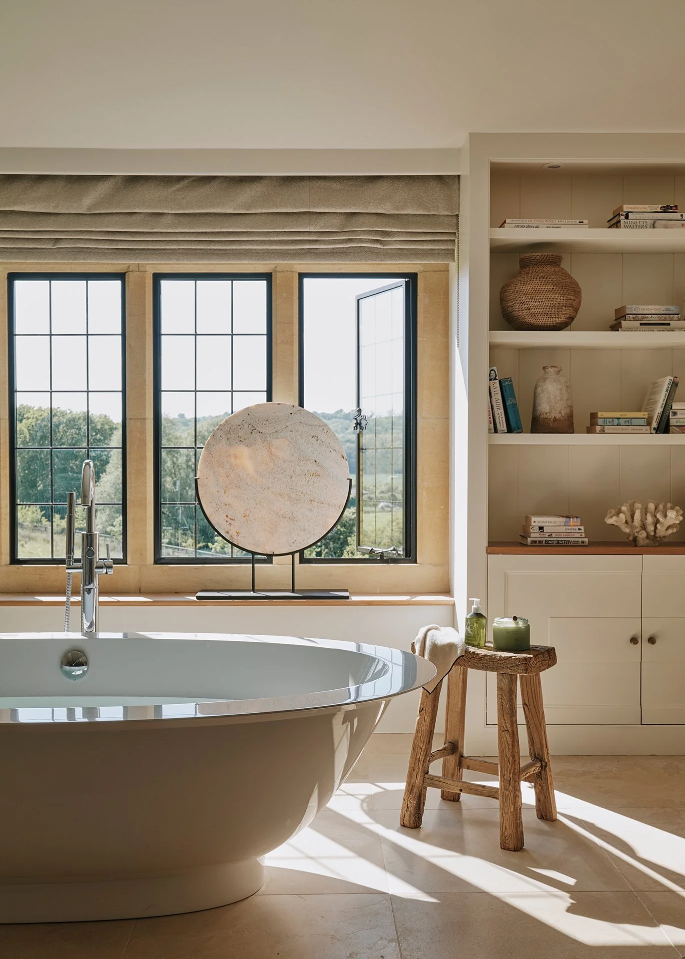 Elkstones’ five individually designed bedrooms feature Hypnos beds. Four have en suite bathrooms and one has a freestanding bath overlooking The Cotswolds countryside.