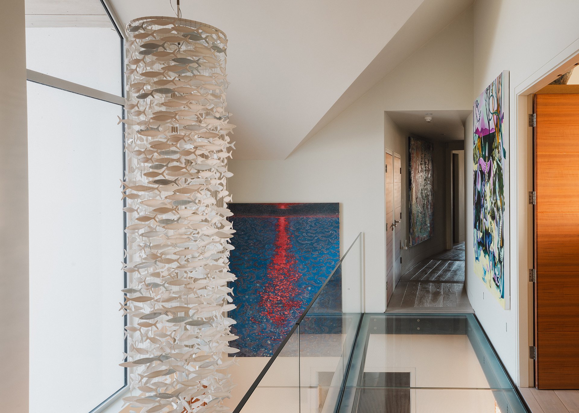 The theme is echoed in a beautiful Scabetti ‘Shoal Light’ of swirling bone-china fish in the double-height entrance hall.