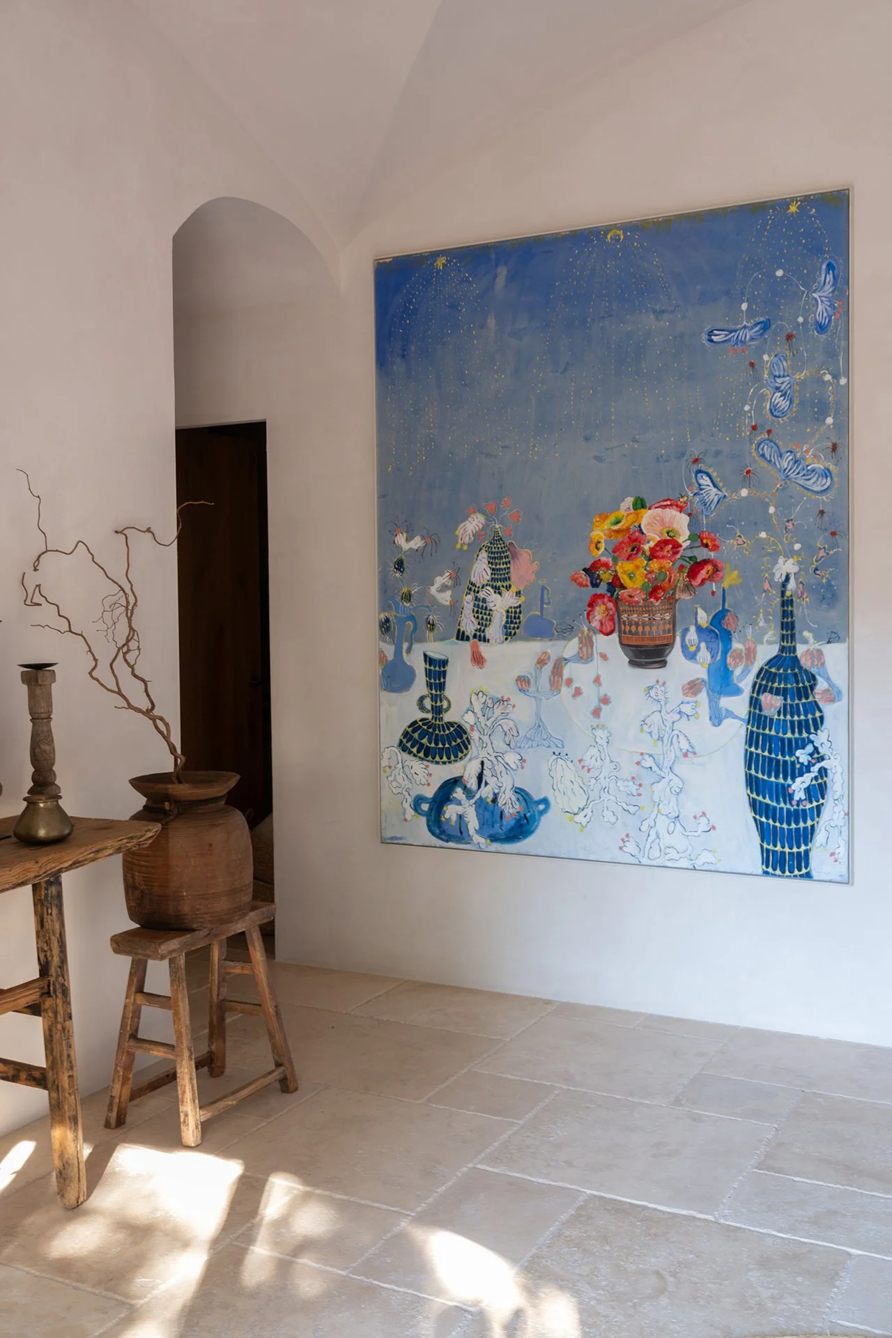 The house’s fresh sun-bleached walls with warm earthy hues and spacious open-plan areas are brimming with natural light, exquisite Spanish art and bespoke furniture.