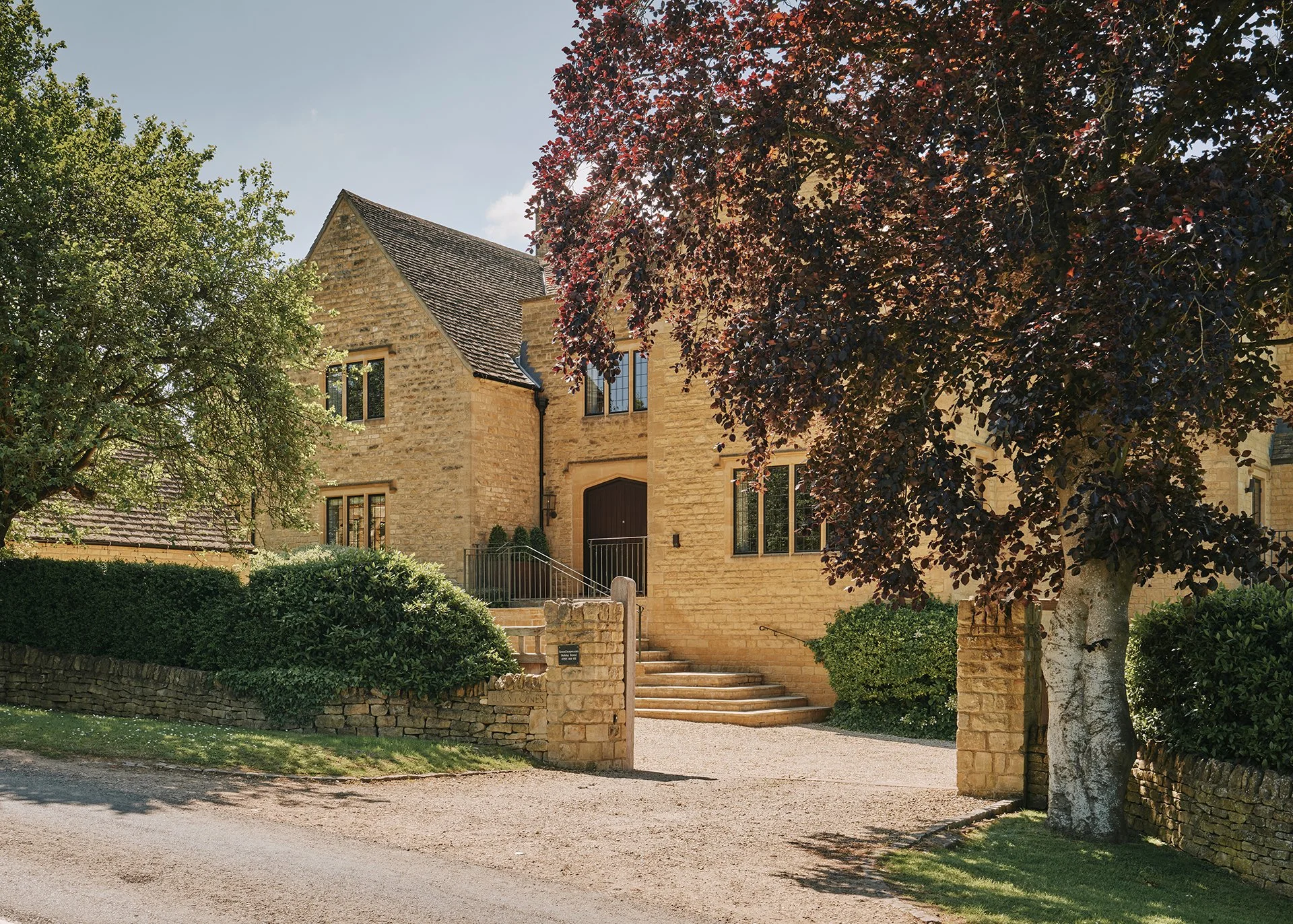 Elkstones is an elegant, thatched house in The Cotswolds, just a short walk from the picturesque town of Chipping Campden in Gloucestershire.
