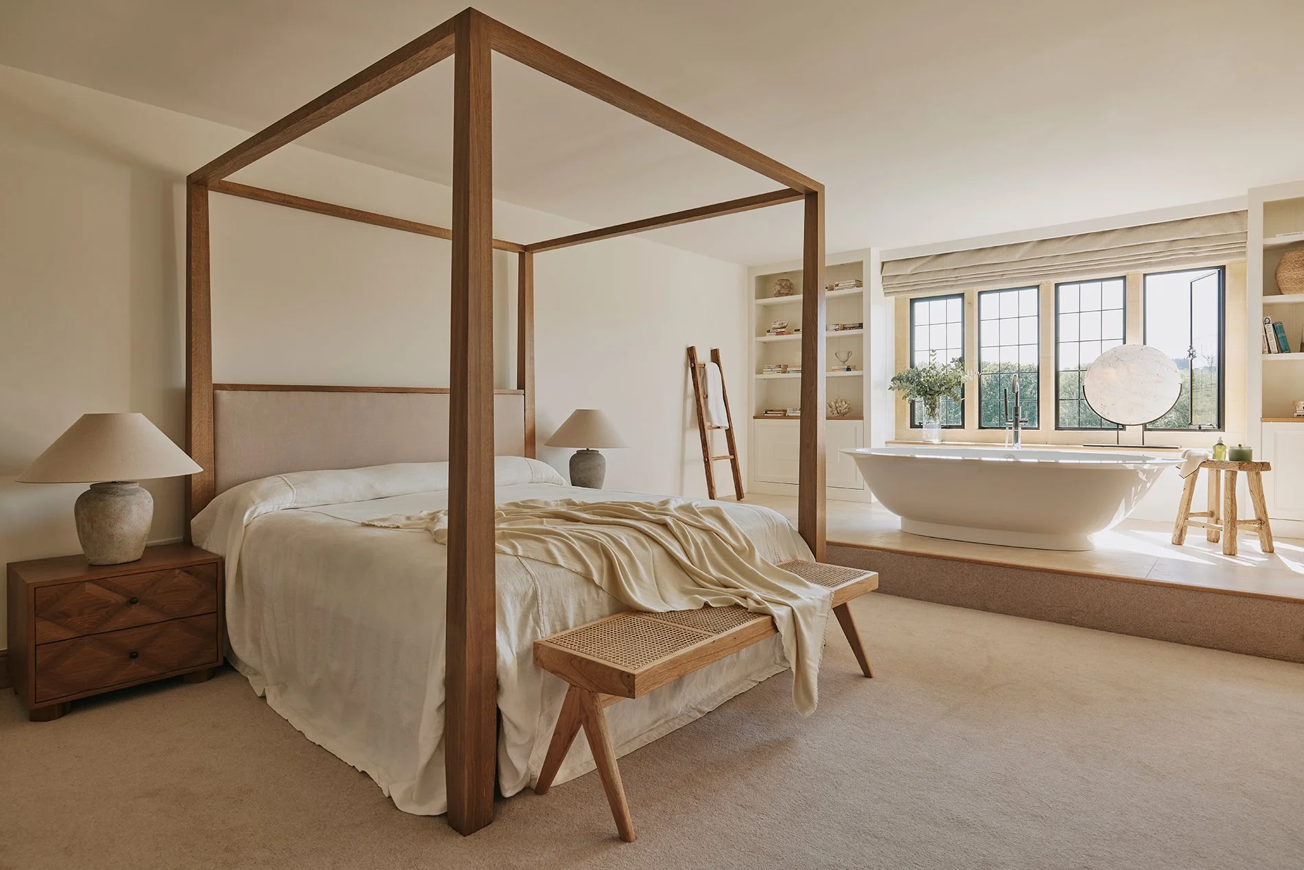 Elkstones’ five individually designed bedrooms feature Hypnos beds. Four have en suite bathrooms and one has a freestanding bath overlooking The Cotswolds countryside. Enquire for a luxury staycation at Elkstones, Cotswolds with Simon Escapes.