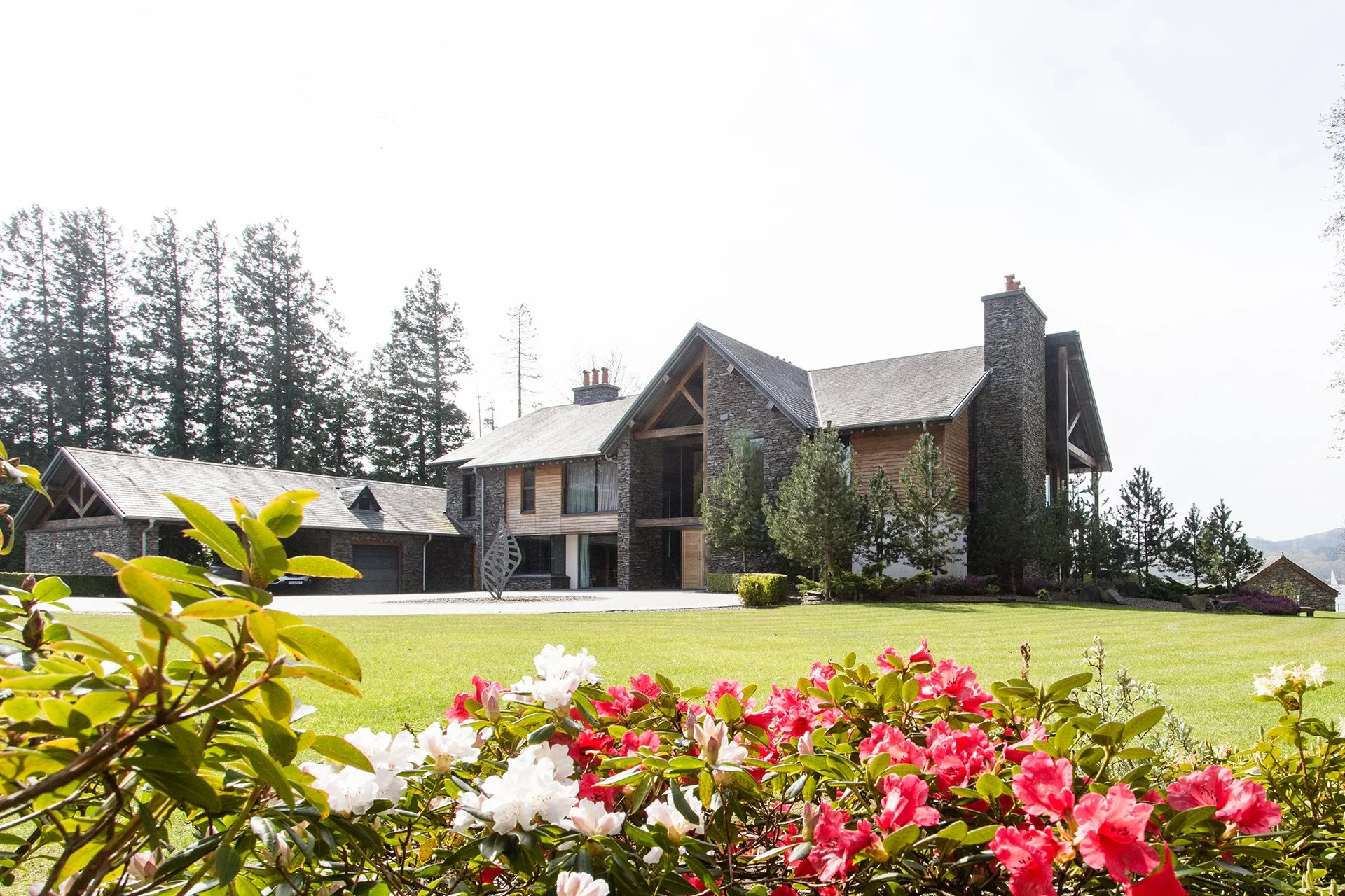Sitting on the shore of Lake Windermere, Grey Gables is an impressive and luxurious Lakeland-stone home with incredible views. Make an enquiry for a wellness reset with Simon Escapes. 
