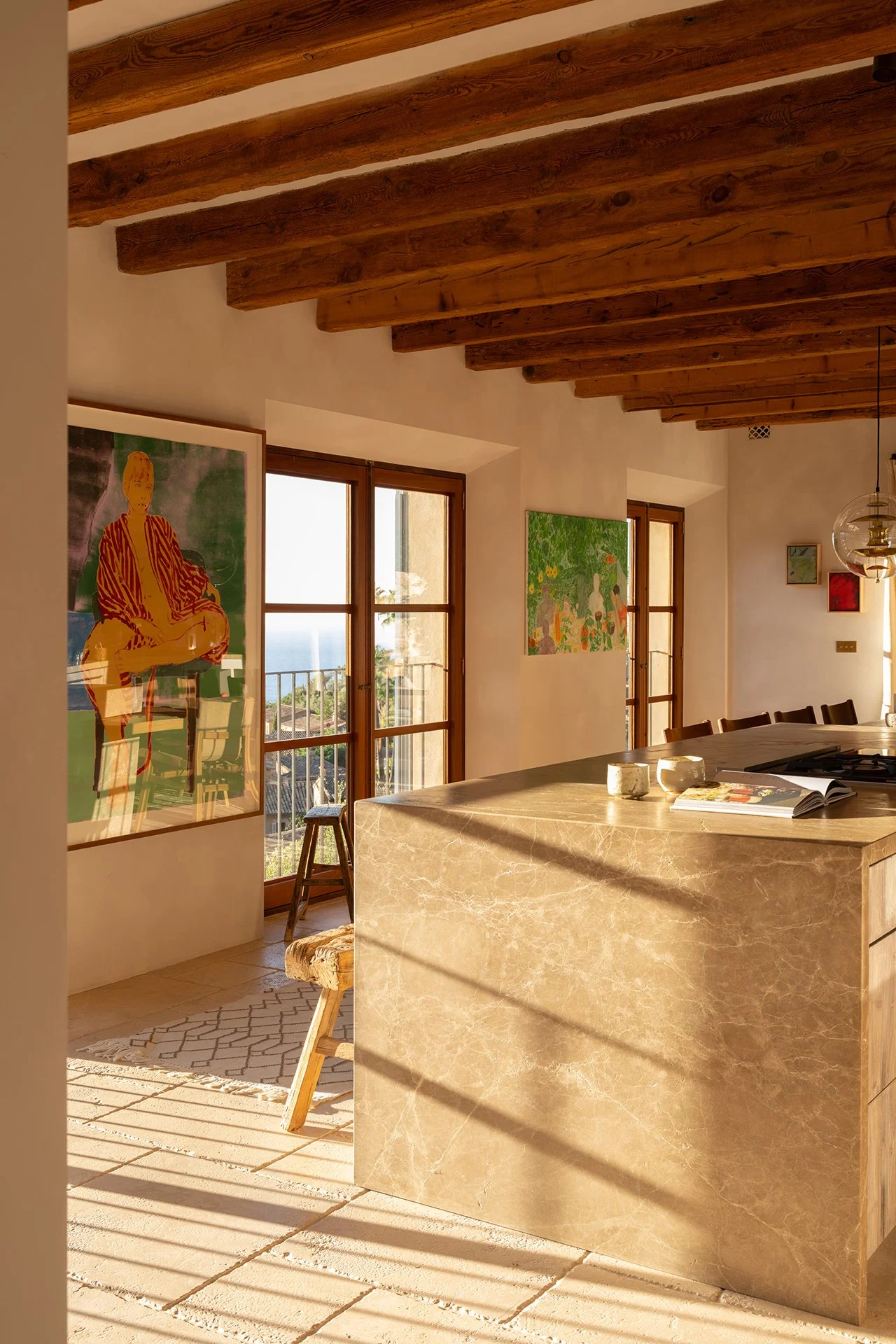 As you step into the house, on the ground floor, an open-plan kitchen and dining area provides a warm sophisticated welcome, setting the tone for effortless living and entertaining.
Equipped with state-of-the-art Miele appliances including induction 