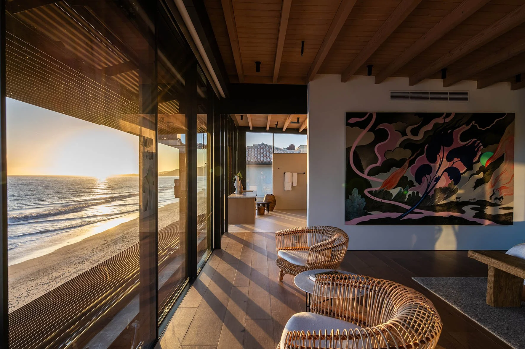 Edged between the dramatic Santa Monica Mountains and sparkling Pacific surf, this striking five-bedroom contemporary Olsen Kundig villa is a stand-out beachfront property. Book a luxury escape in Malibu with Simon Escapes. 