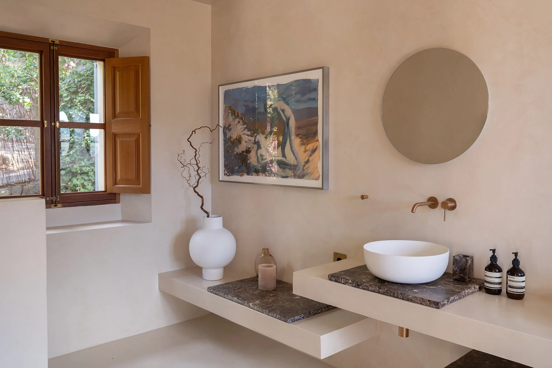 All bedrooms have fabulous mountain and village views with en-suite stone, slate and marble shower rooms.