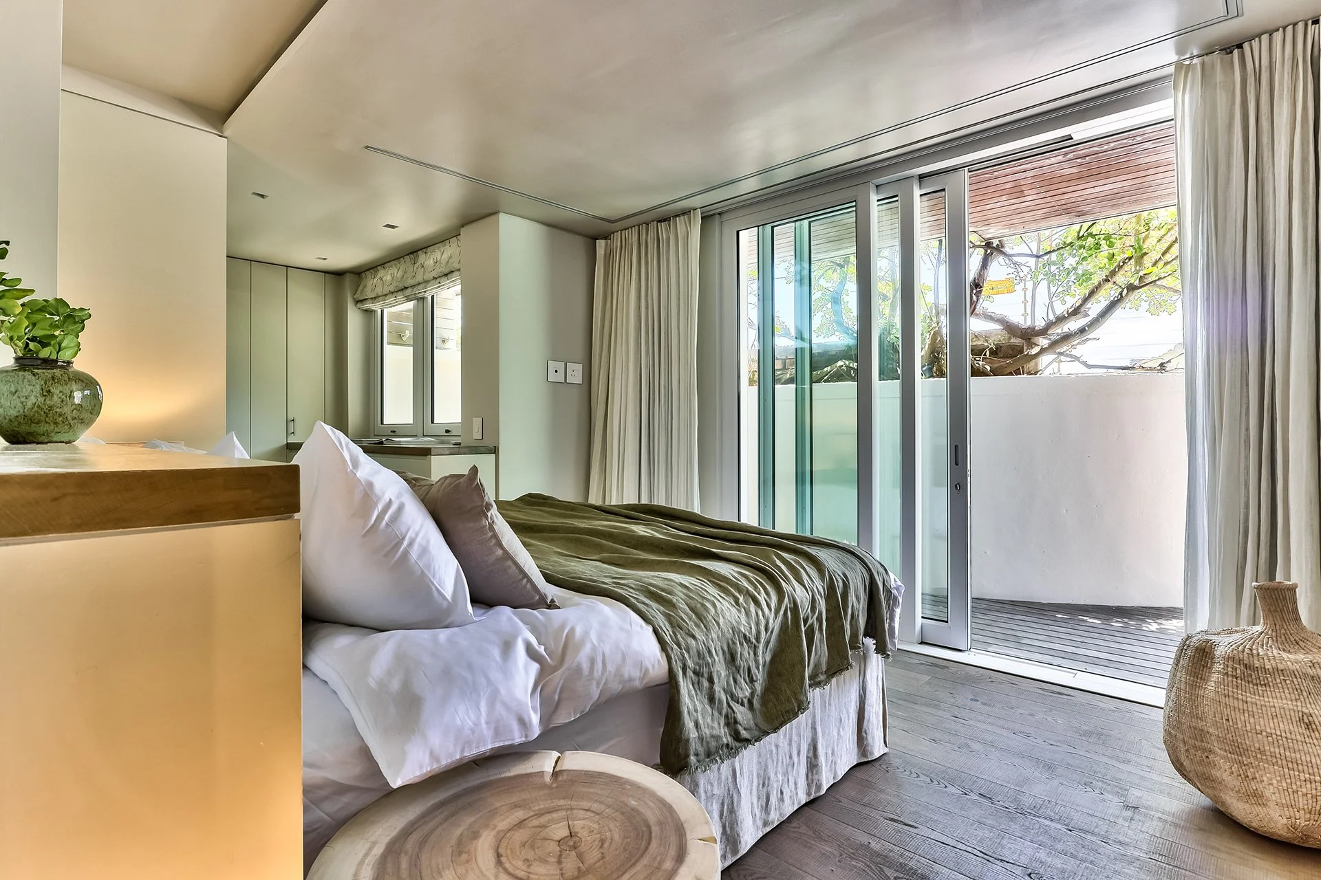 Each of the three bedrooms has an en suite bathroom, king-size bed and access to outside decked areas through floor-to-ceiling windows. The master bedroom has a spacious bathroom with two sinks, shower and contemporary freestanding oval bath.
