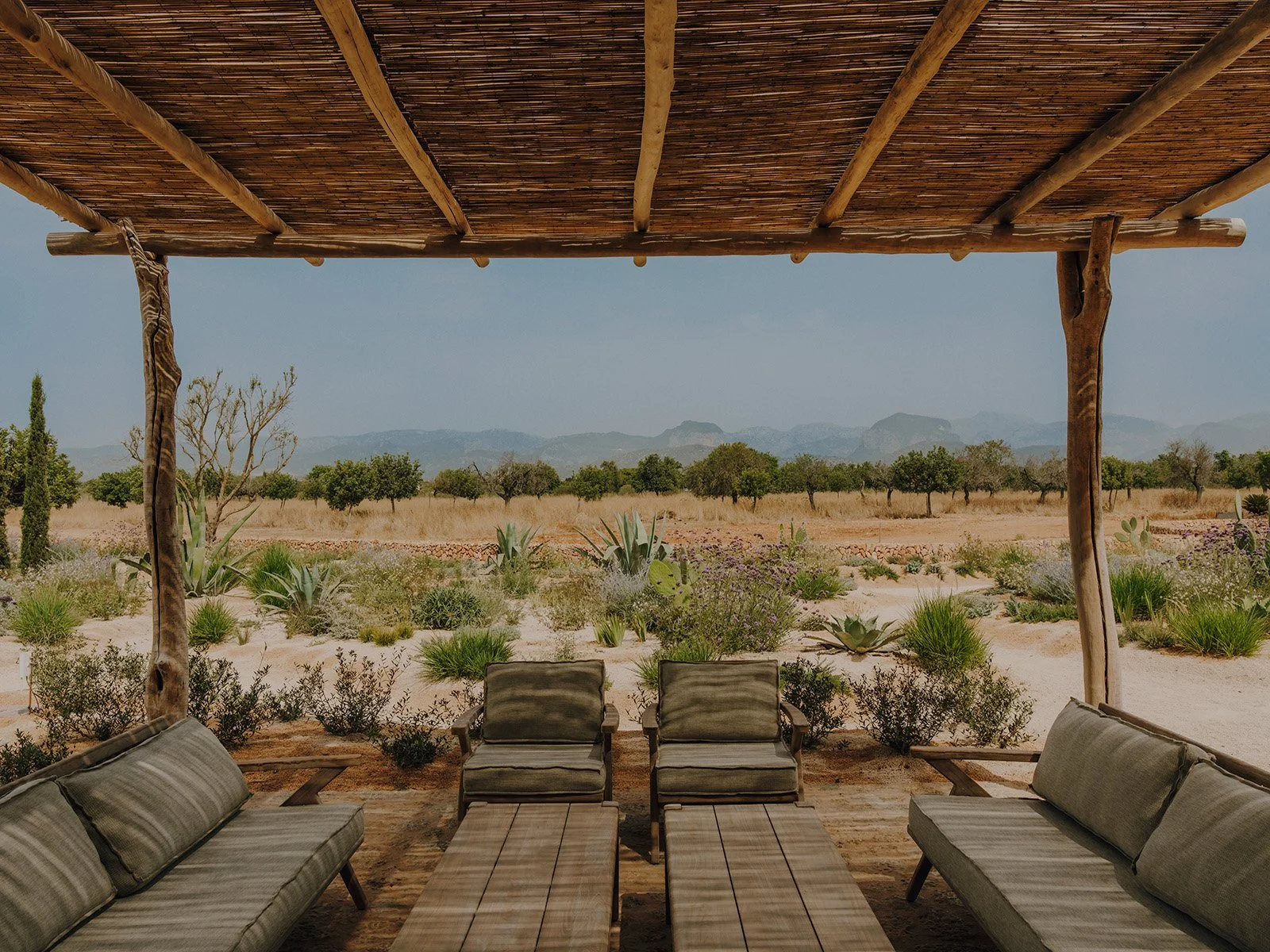 sa-magrana-binissalem-mallorca-outdoor-terrace-simon-escapes.jpg