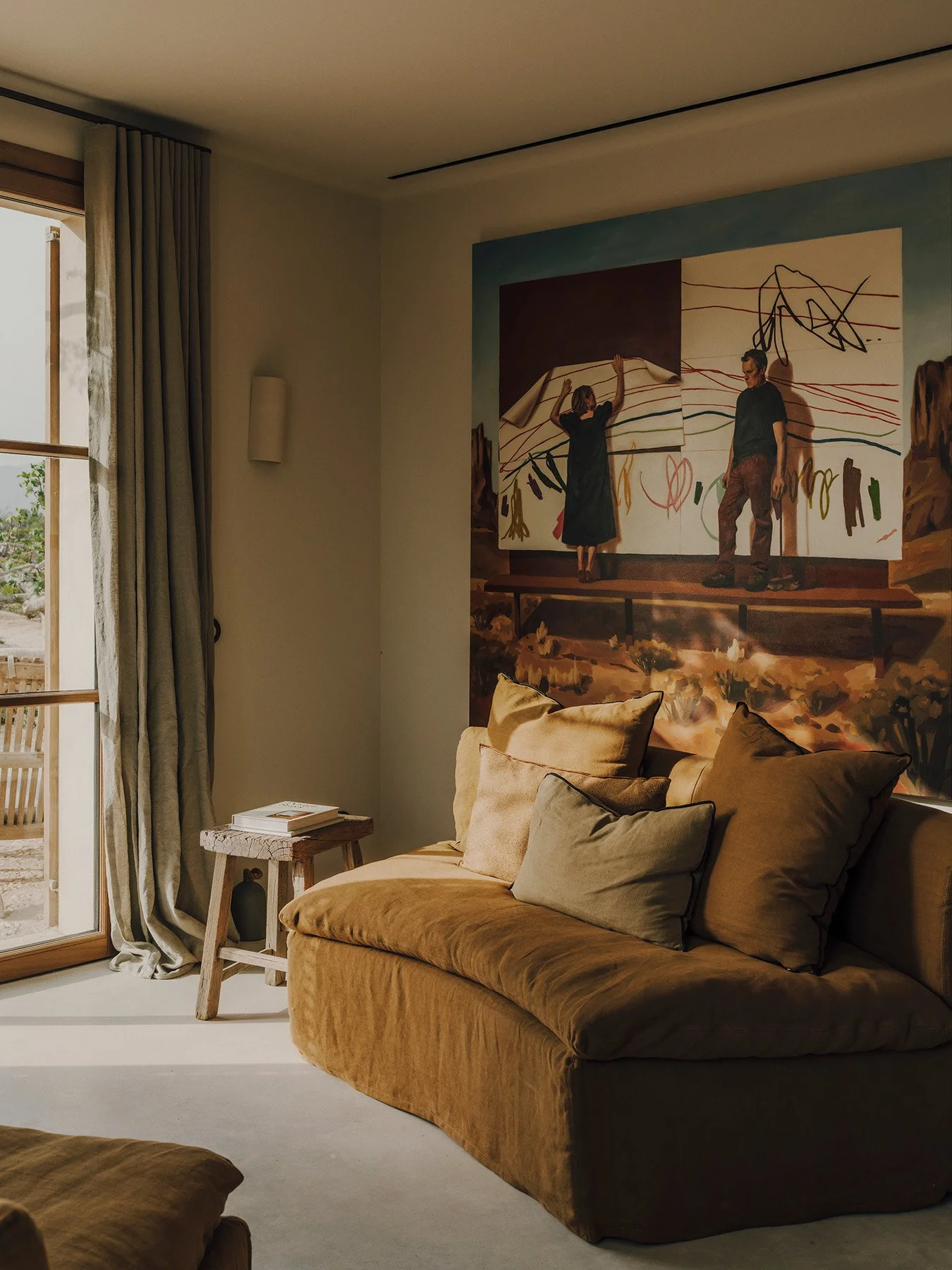 Sleeping up to 12 guests, with 5 ensuite bedrooms in the main building and a separate external guest house, ideal for those travelling with staff.