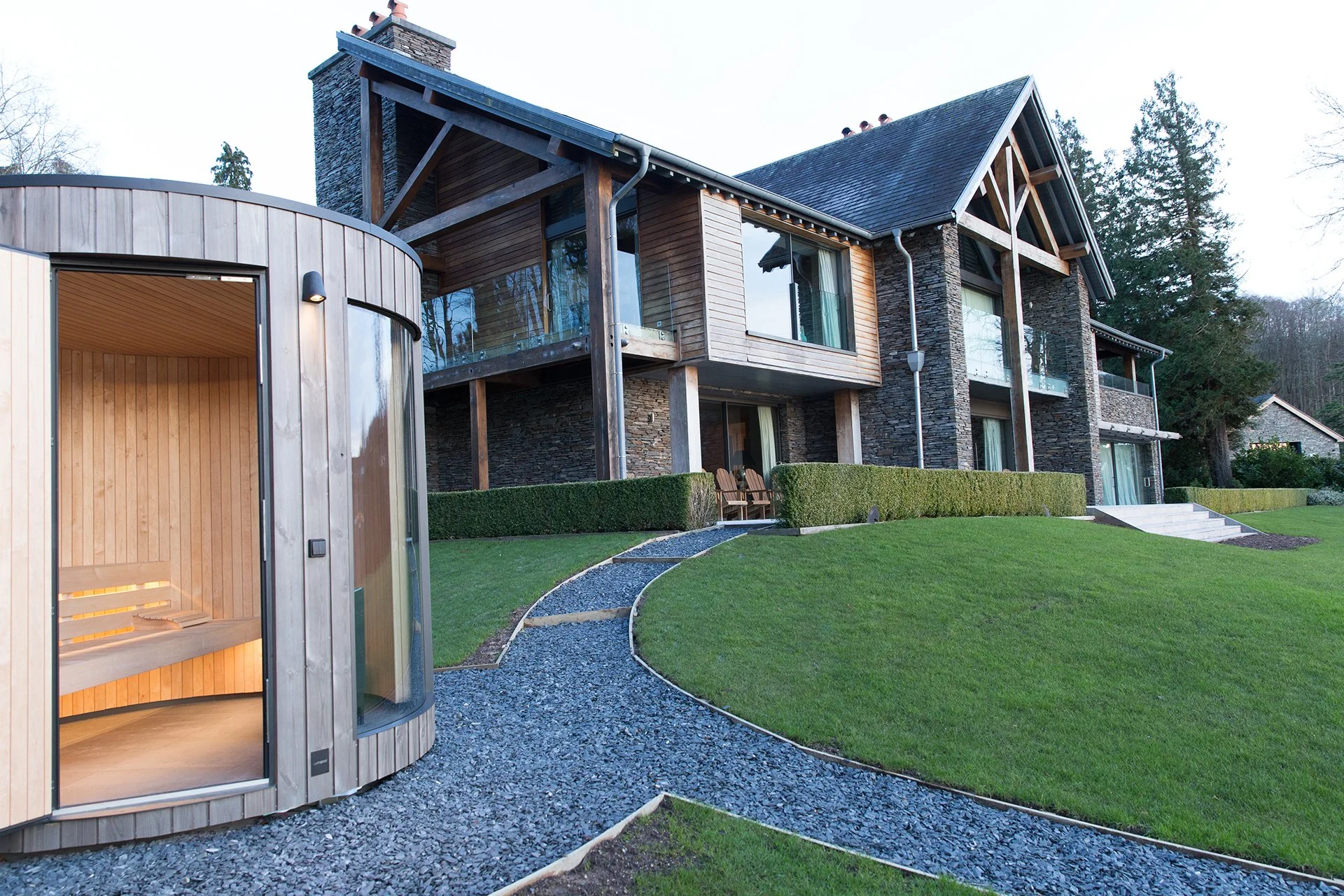 A private lumipod 4-seater sauna with views of Lake Windermere provides a serene space for relaxation. Book your wellness reset in the lakes with Simon Escapes.