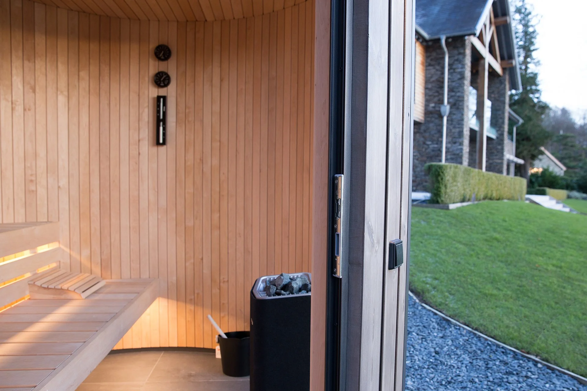 A private lumipod 4-seater sauna with views of Lake Windermere provides a serene space for relaxation. Book your wellness reset in the lakes with Simon Escapes. 