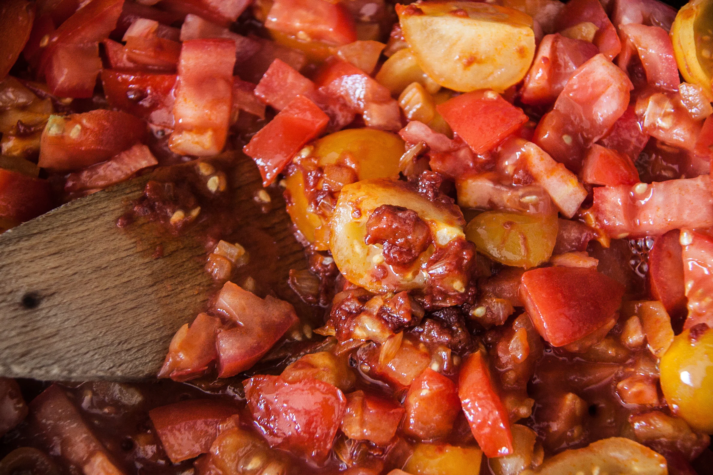 Einde tomatenseizoen betekend goedkoop en nog vol smaak dus dat kan de vriezer in!&nbsp;