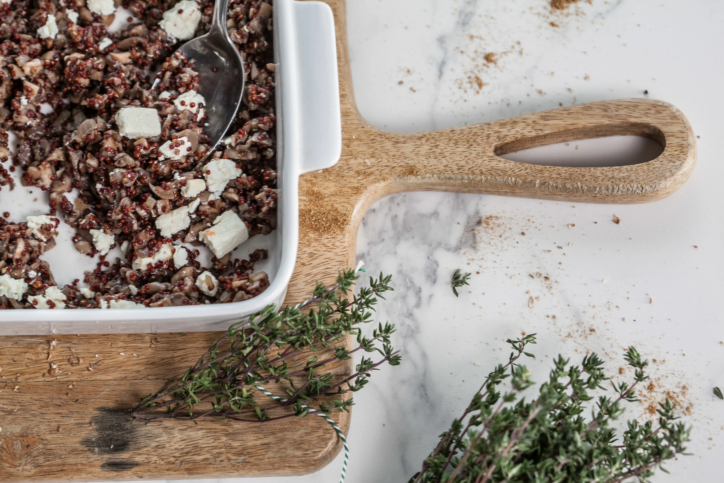 Een heerlijke mengeling van kardemon, koriander en kaneelkruiden past perfect bij rode quinoa en boschampignons!