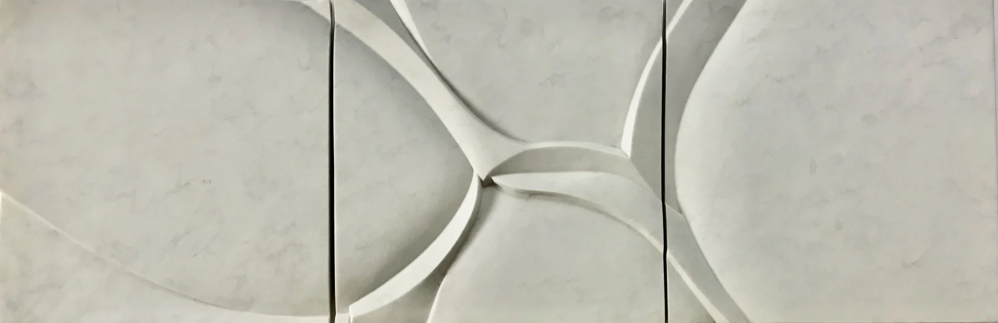 Friedrich Brütsch, Dreiteilig Relief, 1999, Carrara Marmor, 135 × 45 cm