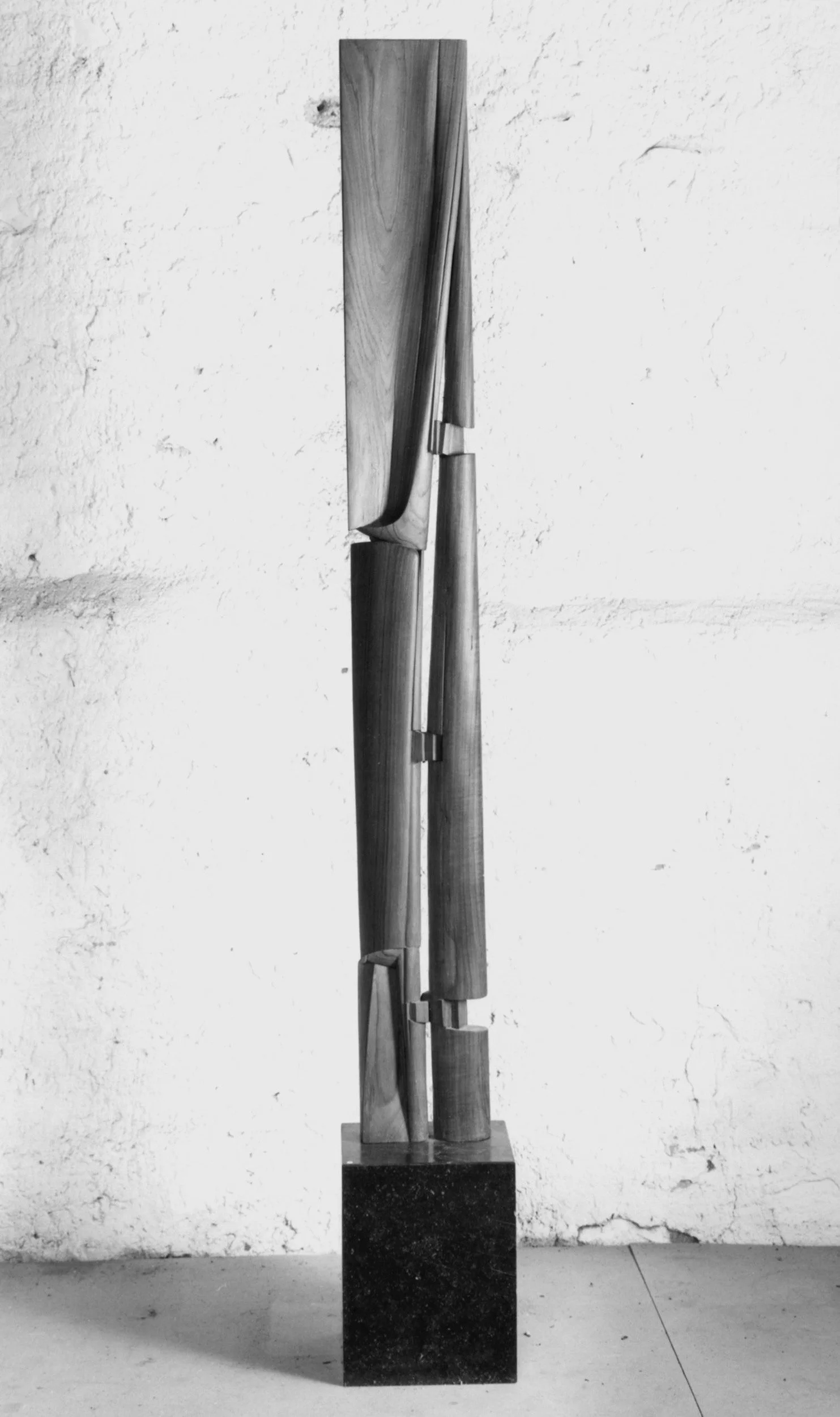 Stele I, 1964, Teak, 200 x 30 cm