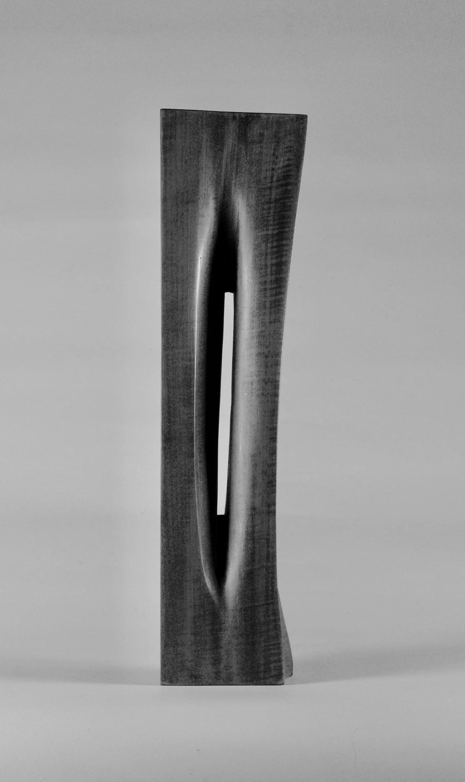 Plastik, 1981, Linde gebeizt, 69 x 8 x 4 cm