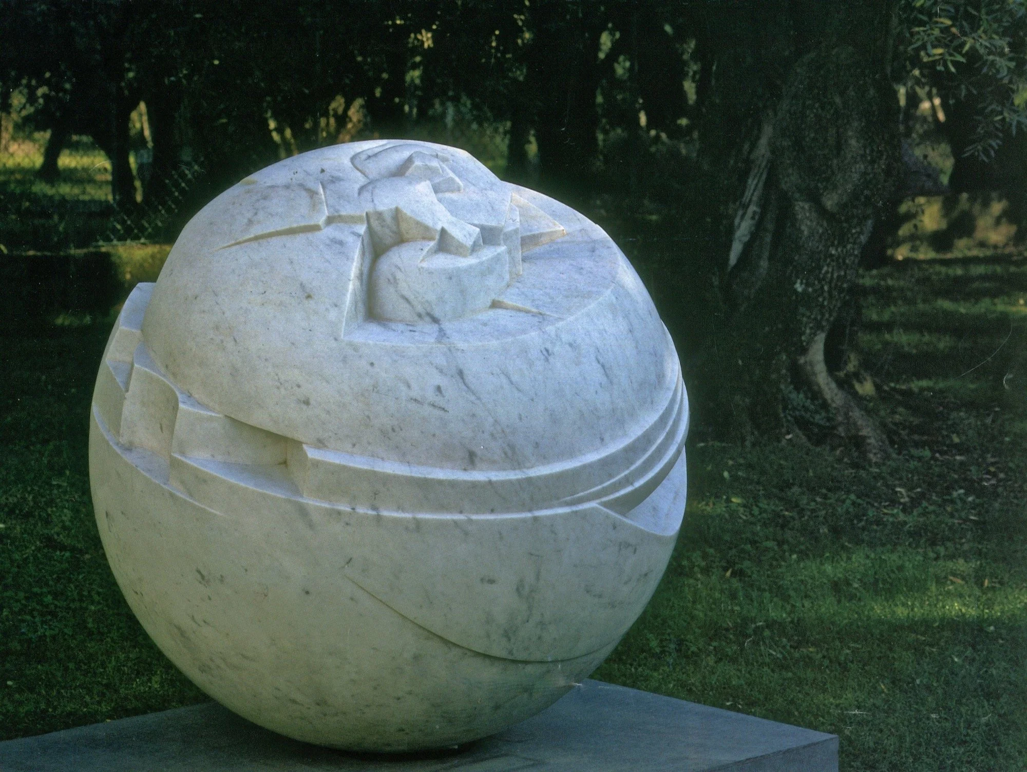 friedrich-bruetsch-planetI-1973-carrara-marmor.jpeg