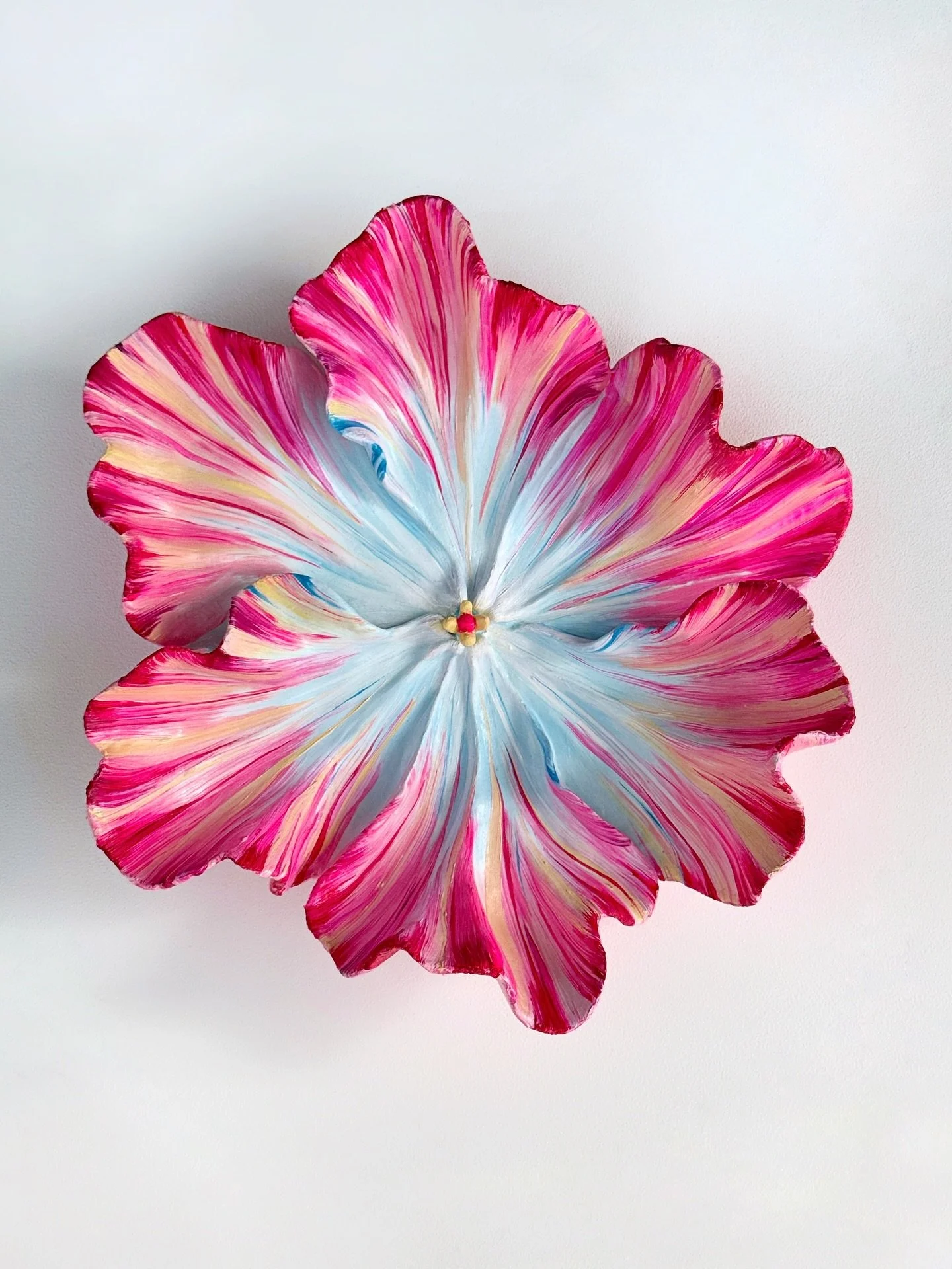 SKY BLOOM
Inspired by the bright pink bougainvillea in my Dubai neighborhood against a calm blue sky, this piece is all about color, joy, and balance. The pink pops and energizes, while the soft blues and creamy tones keep it peaceful 🩵✨

28 x 28 x 