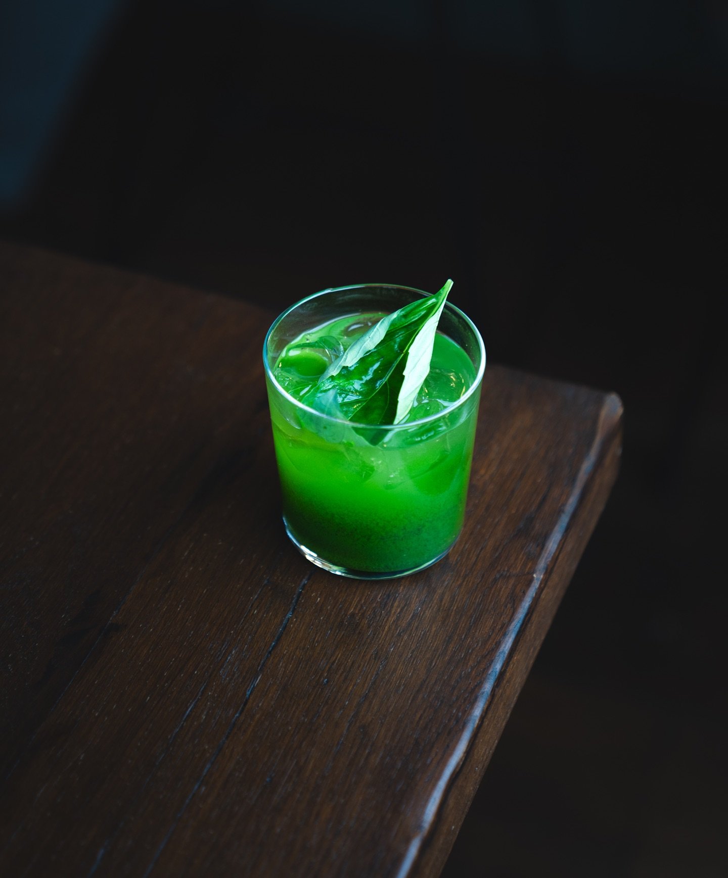 Con la nostra nuova cocktail list, vogliamo spingerti oltre il limite! 🔥 

Hai gi&agrave; assaggiato il nostro Mojito Sbagliato? 

Havana 3 Ron Blanco, succo di Lime, Simple Syrup, Basilico, Soda Water 💚

Verde come il basilico, verde come la nostr