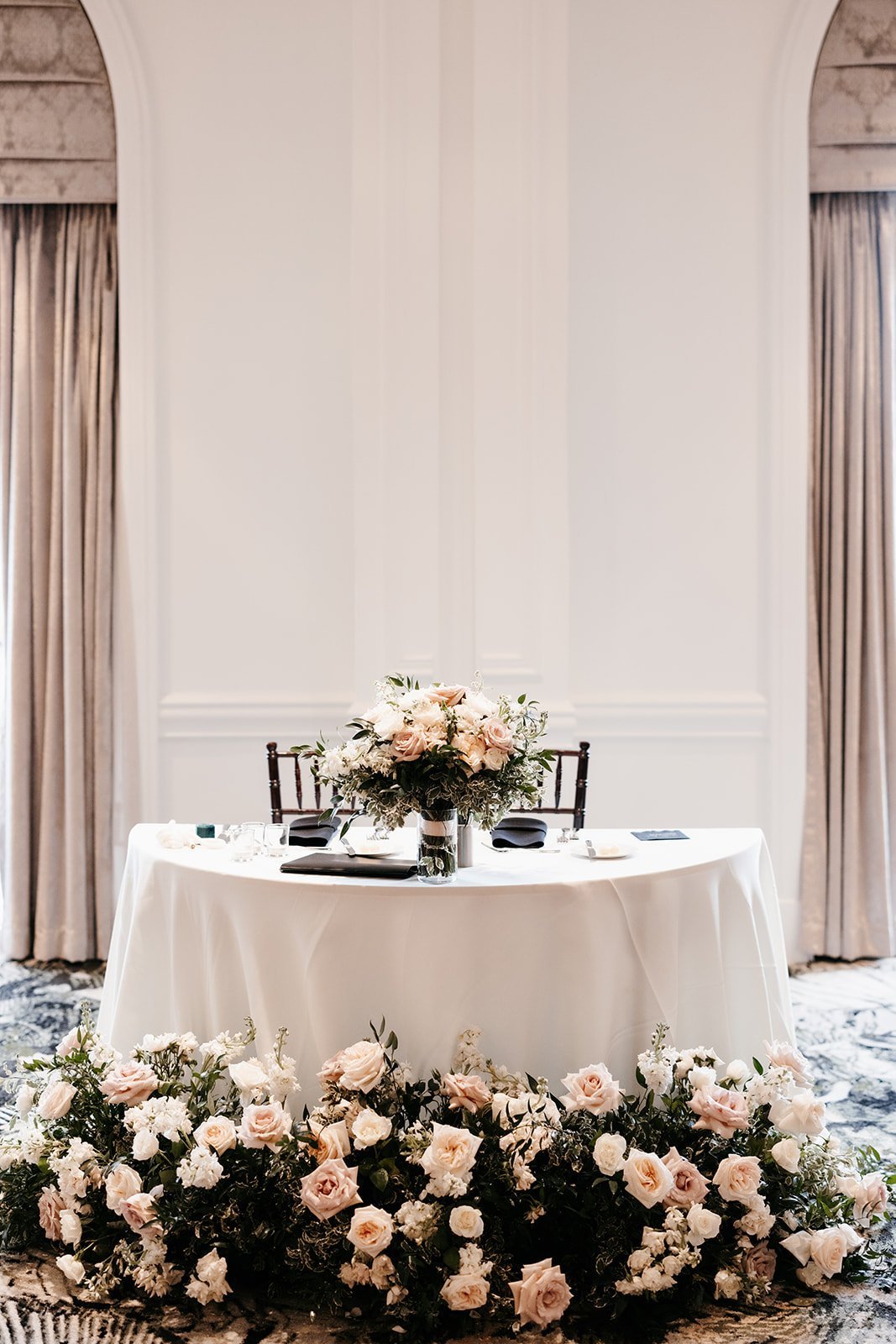 casey-and-jakes-modern-classic-savannah-wedding-at-the-westin-harbor-lawn-and-ballroom-featuring-trendy-wedding-flowers-designed-by-savannah-florist-ivory-and-beau-27.jpg