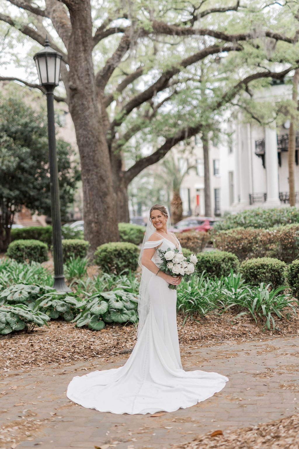 carra-and-jeffs-modern-elegant-classic-timeless-wedding-at-the-perry-lane-in-savannah-ga-featuring-flowers-designed-by-wedding-florist-ivory-and-beau-13.jpg
