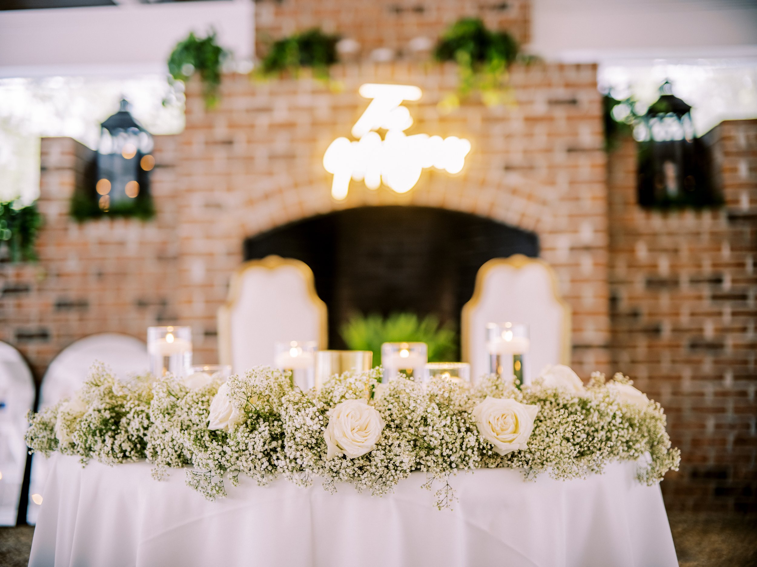 sweetheart table with baby's breath