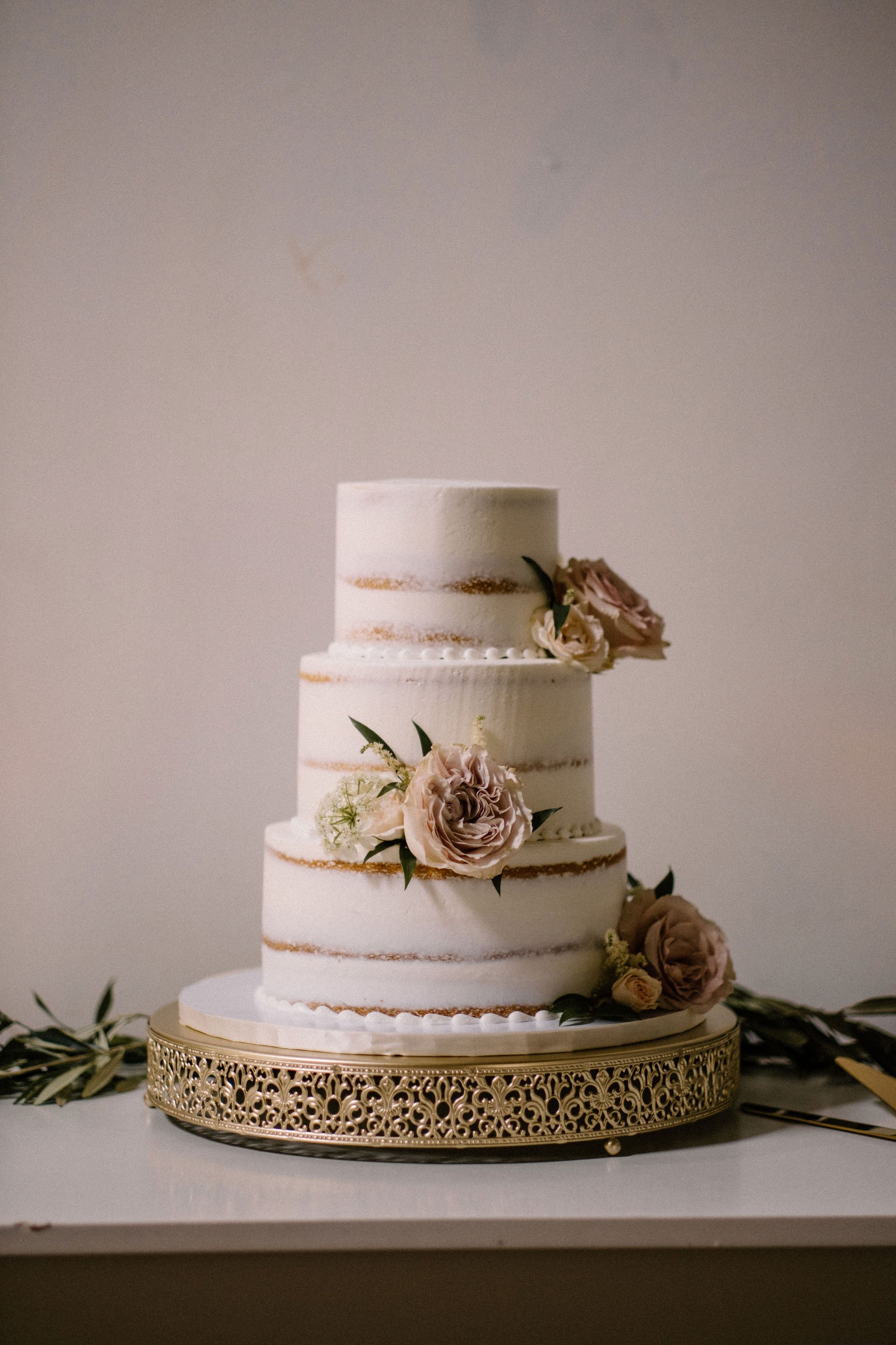 trendy naked cake with flowers
