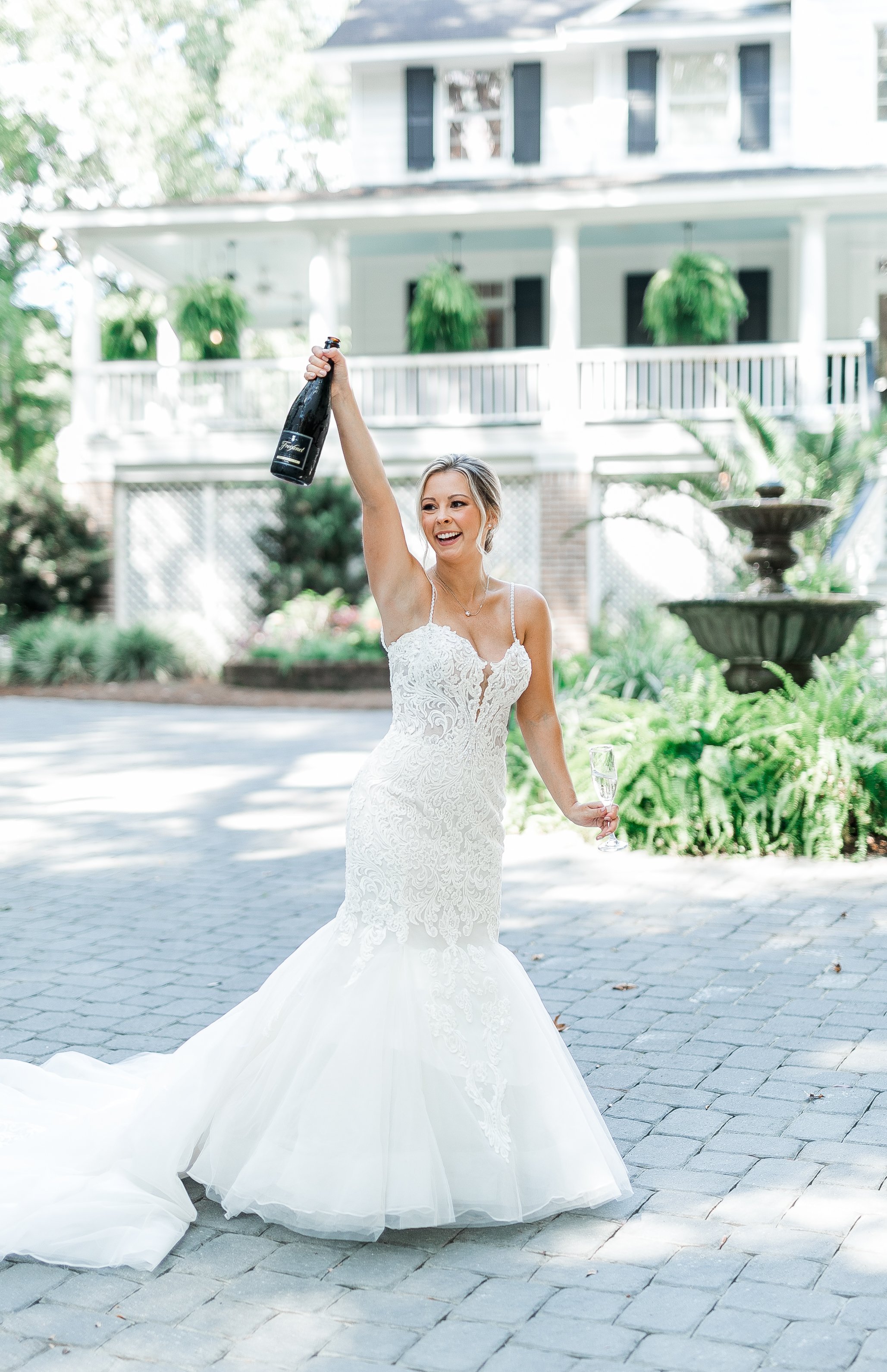 ivory-and-beau-bride-and-florals-wedding-blog-real-bride-real-wedding-savannah-wedding-southern-wedding-mackey-house-alistaire-maggie-sottero-wedding-dress-organic-natural-neutral-wedding-flowers-wedding-florist-savannah-Evan+MerrittWeddingDay_-22.jpg