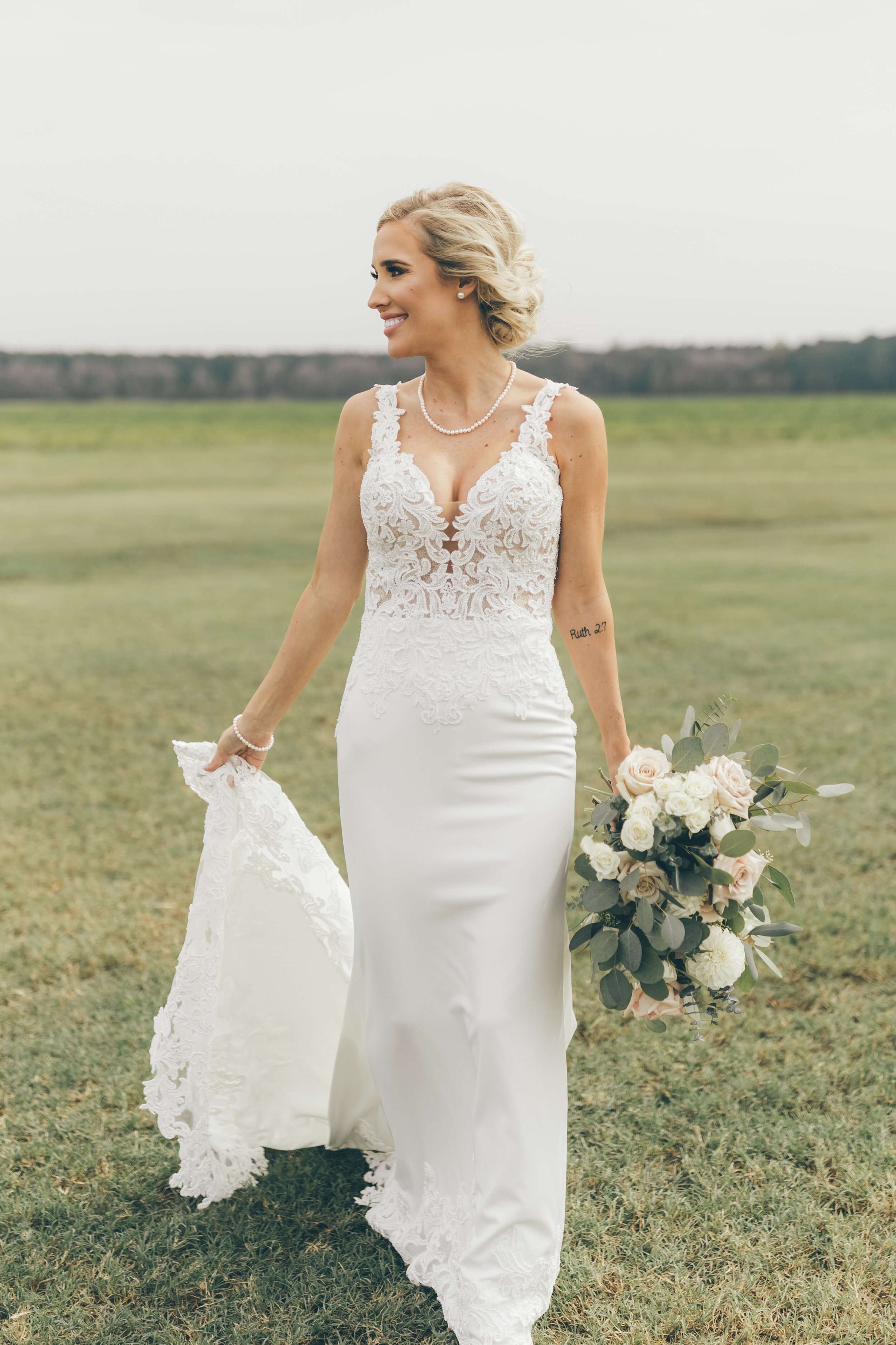 ivory-and-beau-bride-and-florals-real-bride-real-wedding-blog-wedding-dress-bridal-gown-wedding-gown-wedding-flowers-savannah-florist-wedding-florist-maggie-sottero-wedding-dress-organic-natural-wedding-Griffin_0245.jpg