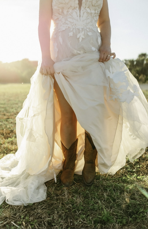 Real Ivory & Beau Brides: Wedding Dress Inspiration from Savannah's Top  Bridal Boutique  Ivory & Beau Wedding Boutique