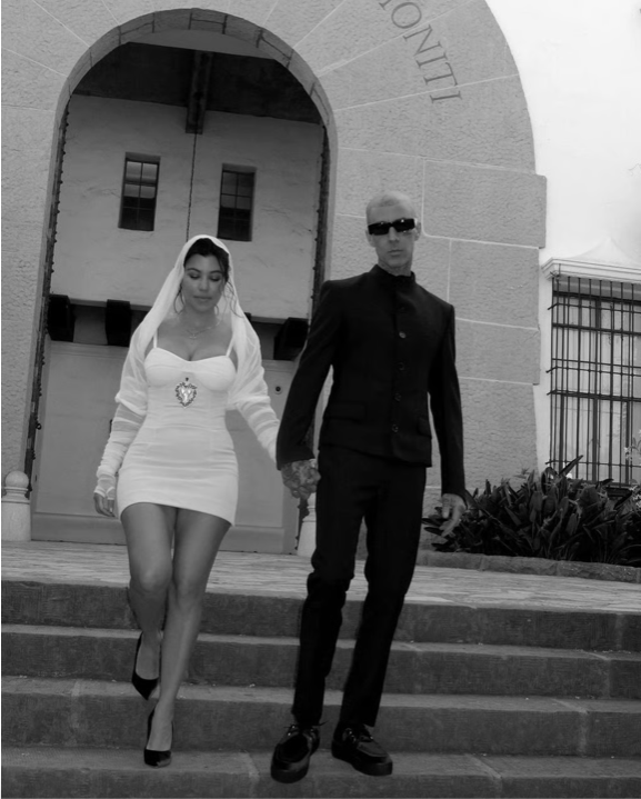 kourtney-kardashian-barker-dolce-gabbana-wedding-dresses.png