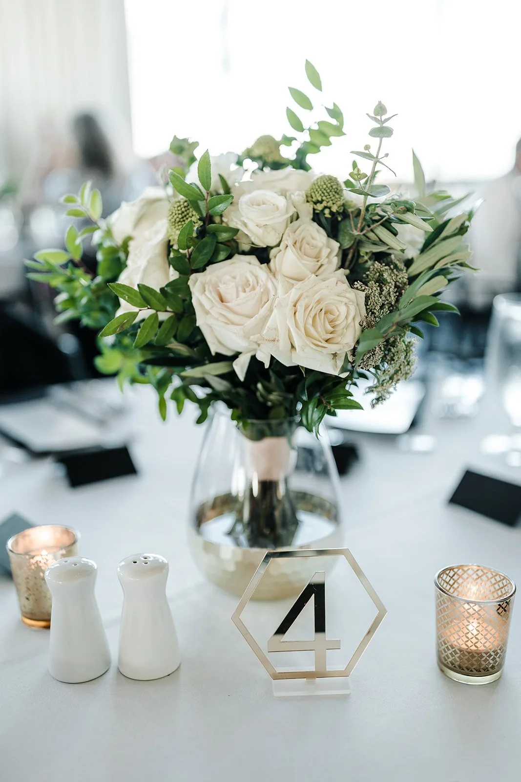 macie-banks-cam-niziliak-wedding-highway-xm-sirius-radio-host-wedding-to-nfl-player-perry-lane-hotel-ivory-and-beau-savannah-florist-savannah-wedding-flowers-bouquets-in-vase.jpg