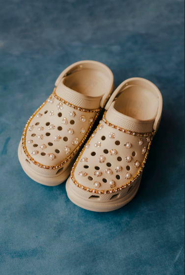 pearls-on-shoes-pearls-in-weddings.png