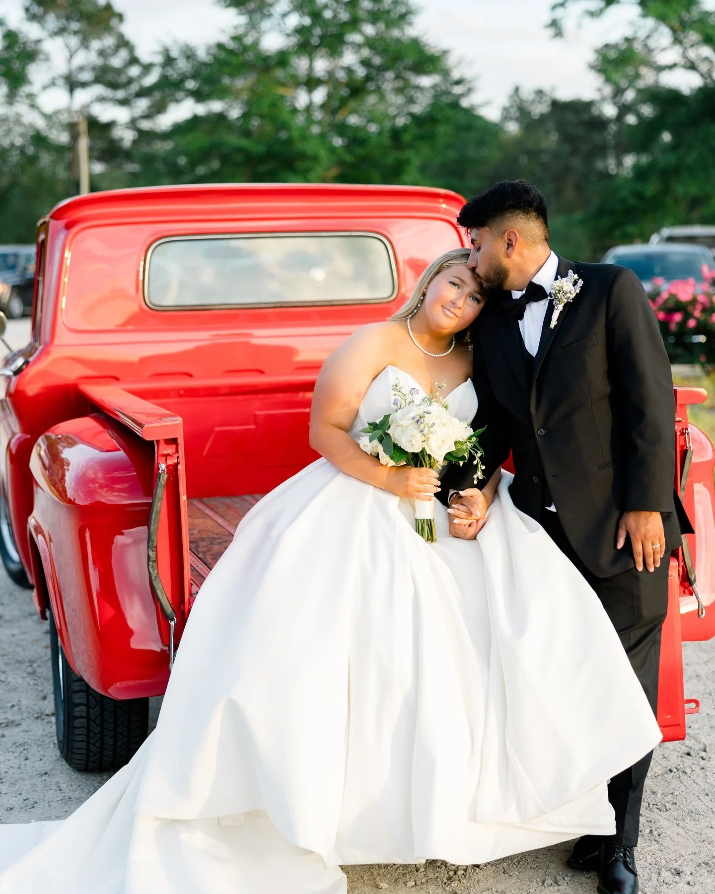 THE OCTOBER BRIDE FEATURE 🌇🚘🐴

From heartwarming father-daughter first looks to golden-hour portraits straight out of a dream, this month&rsquo;s collection of I&amp;B Brides has it all!

We&rsquo;re swooning over every detail: the country charm, 