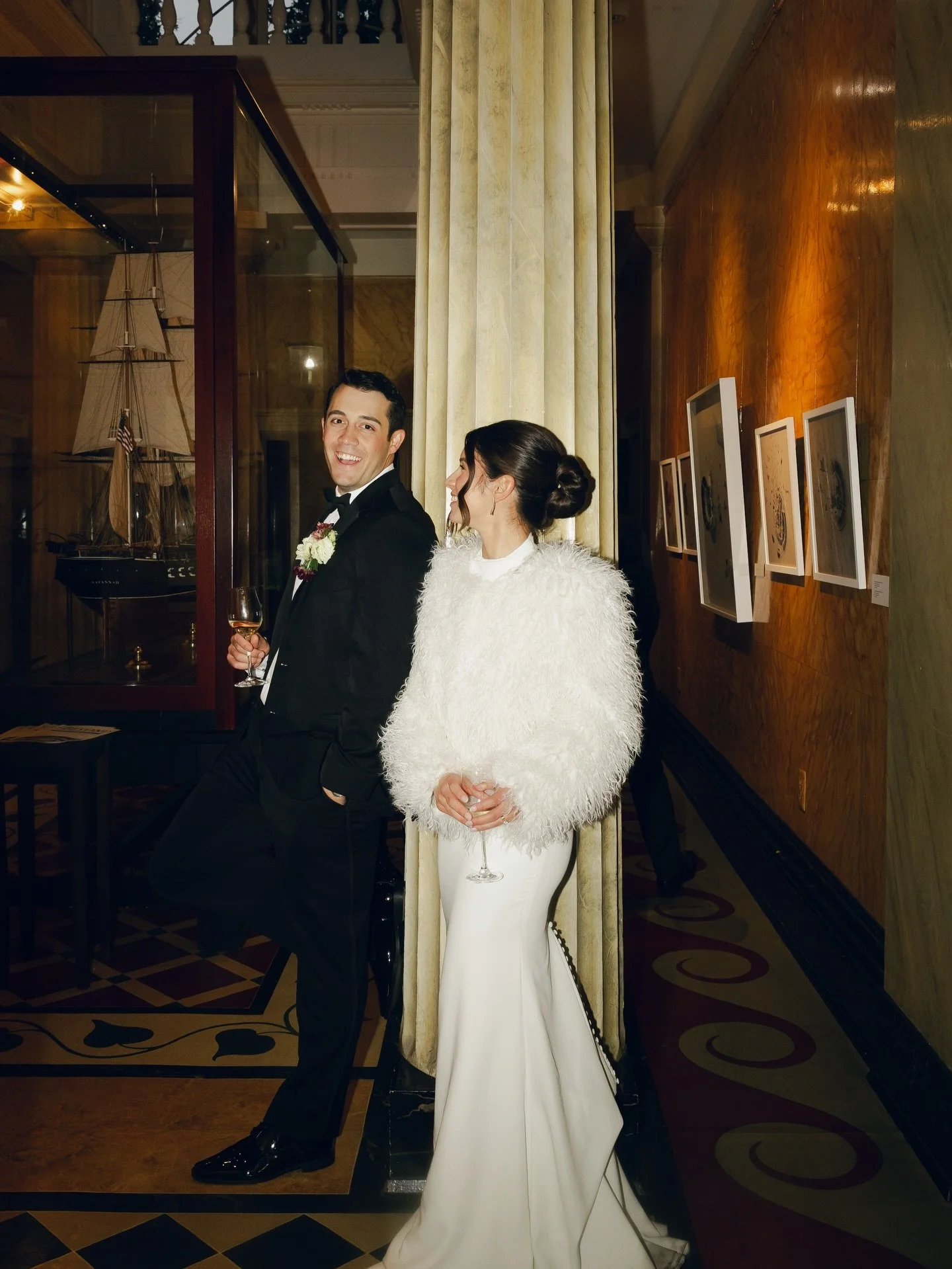 Fur coats are having their bridal moment.✨
Perfect for portraits, dramatic exits, and staying warm in style.
Winter brides, this wedding inspo is for you.🤍

Photography: @kyliefriarphoto